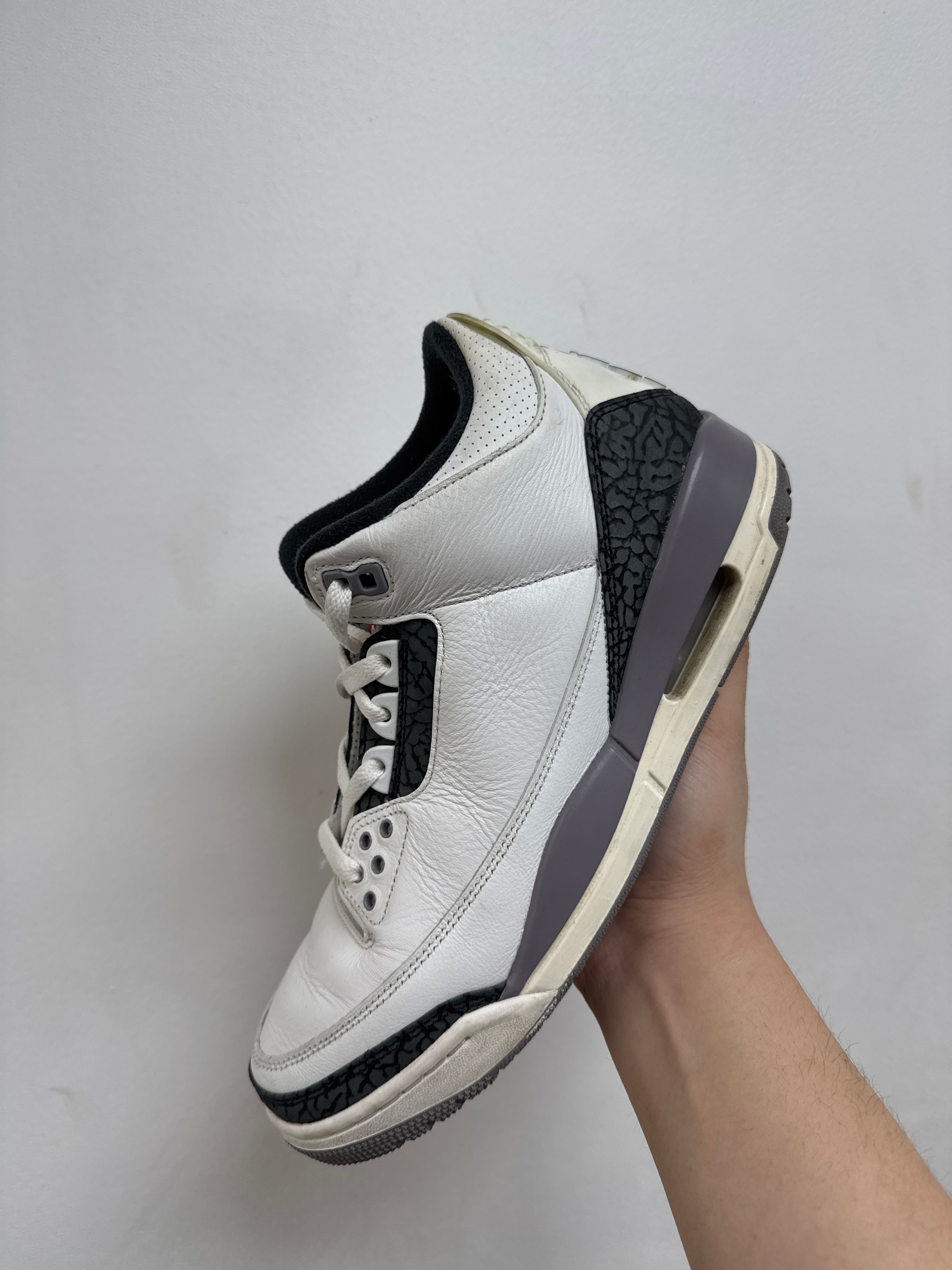 Jordan 3 Cement Grey Sneakers