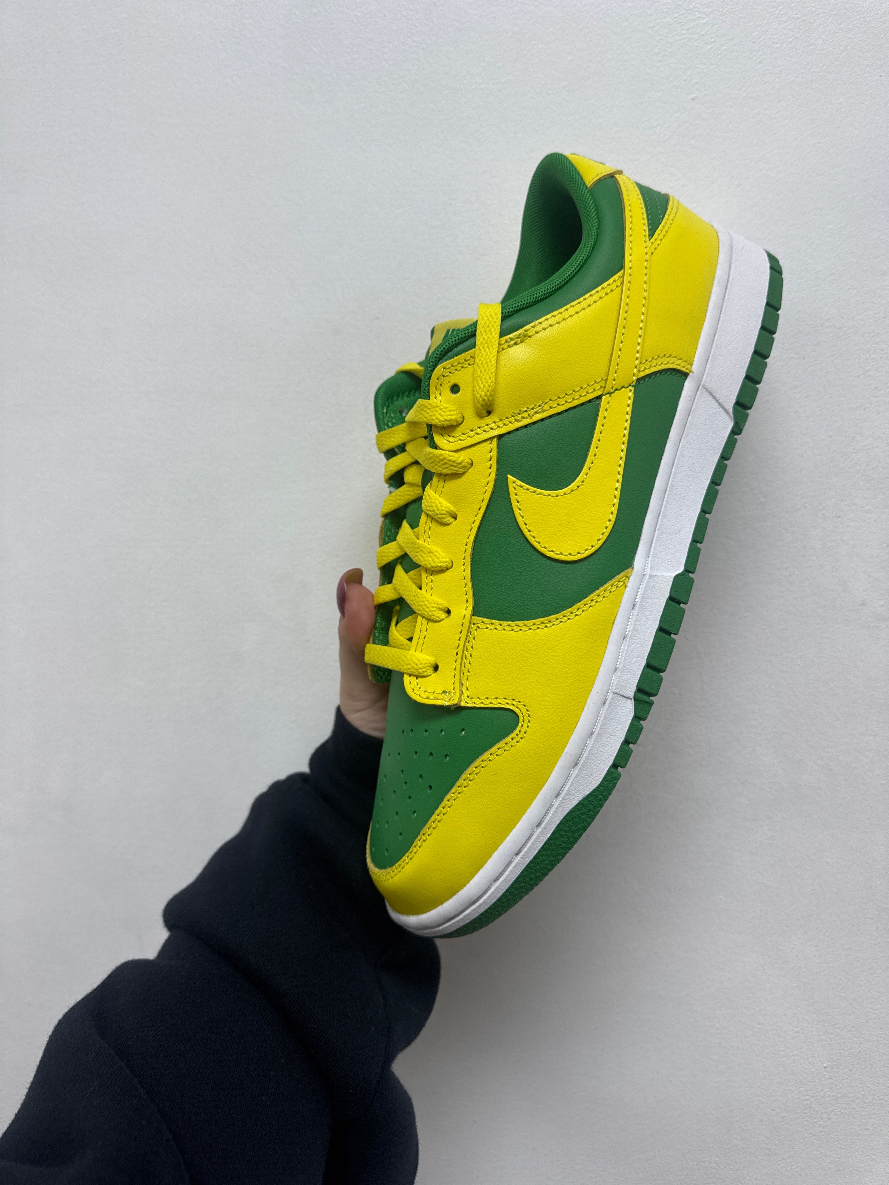 Nike Reverse Brazil Sneakers