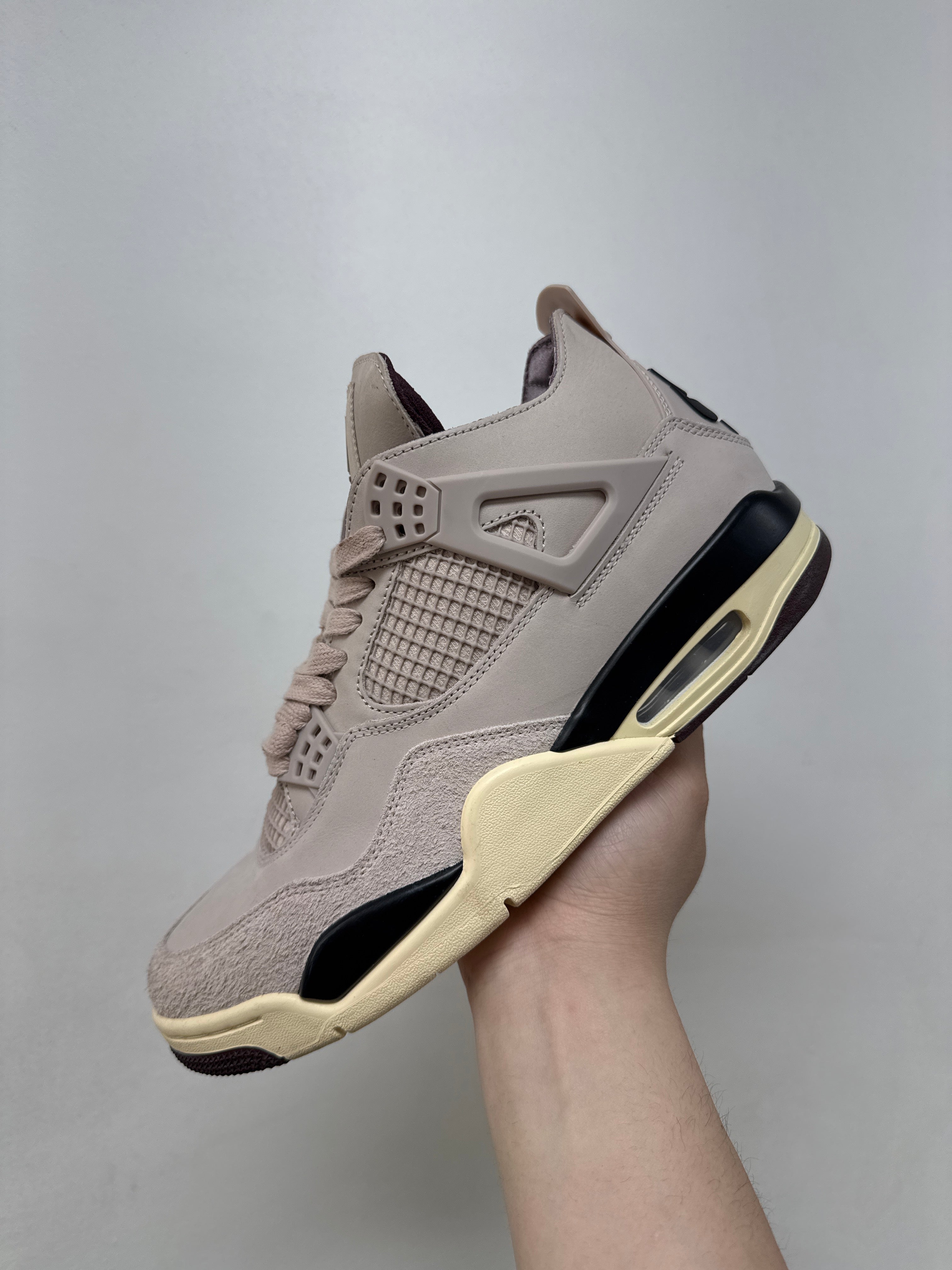 Jordan 4 AMM Violet Sneakers