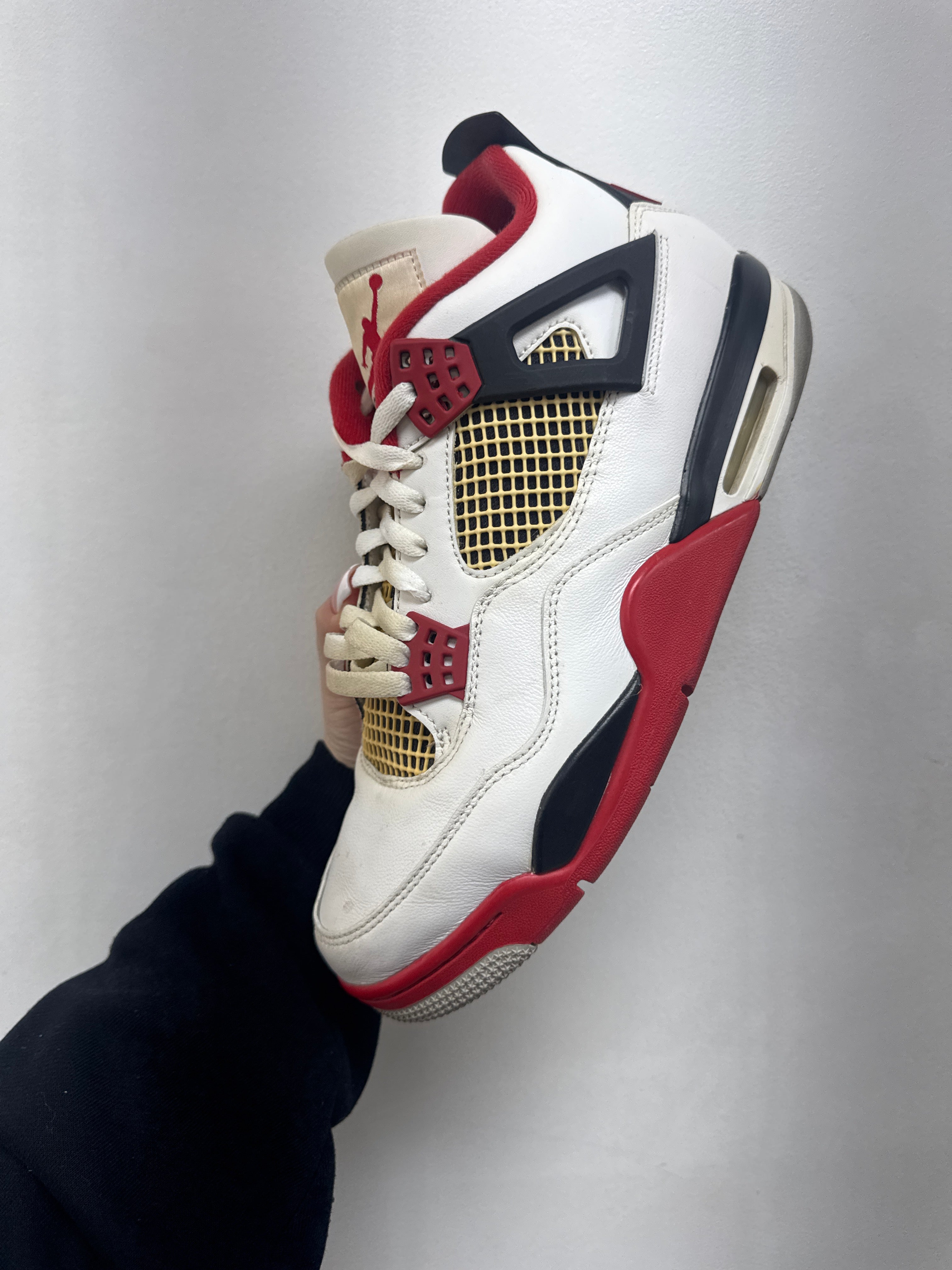 Nike Jordan 4 Fire Red Sneakers