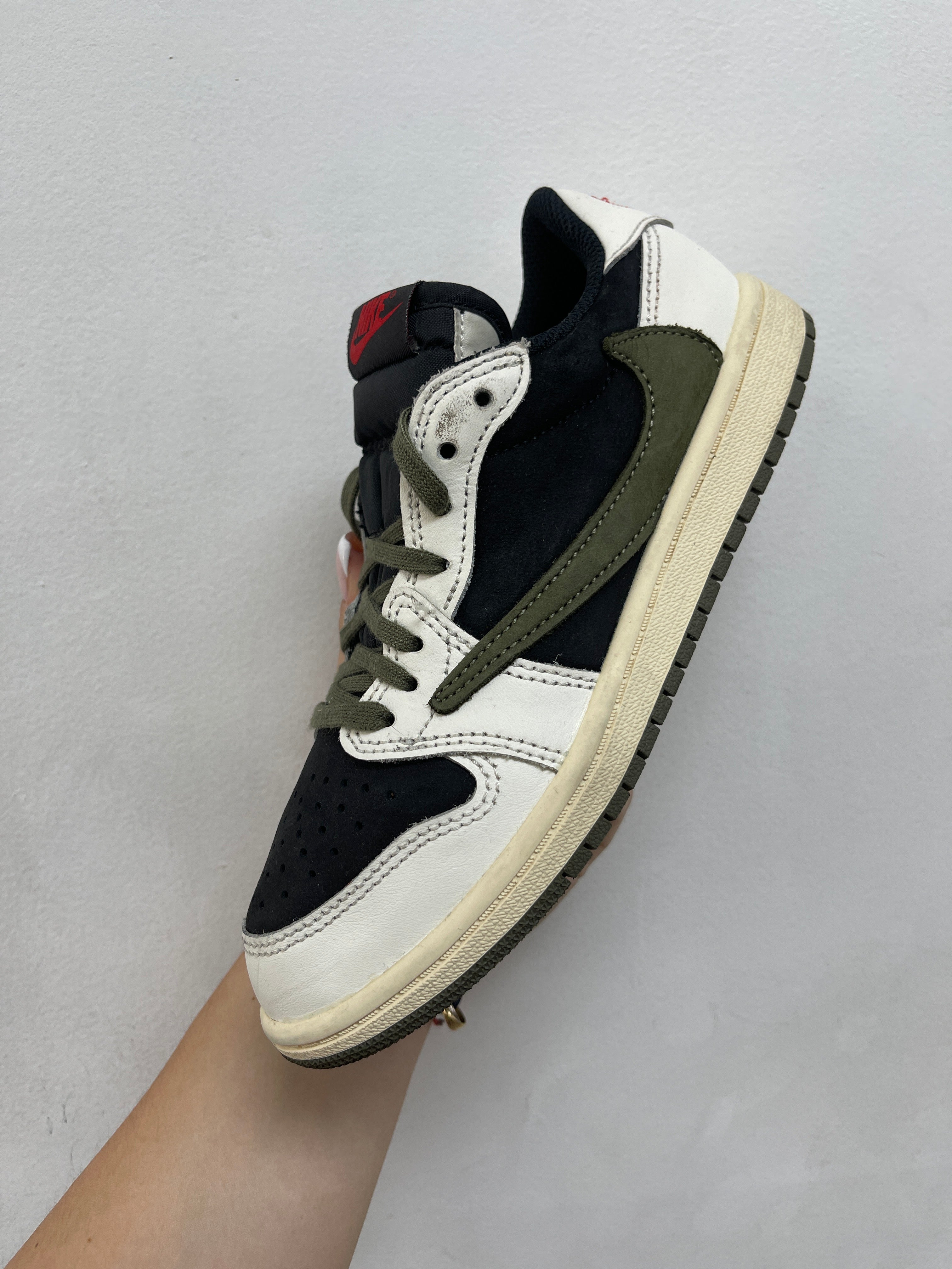 Jordan 1 Low Travis Scott Medium Olive Sneakers