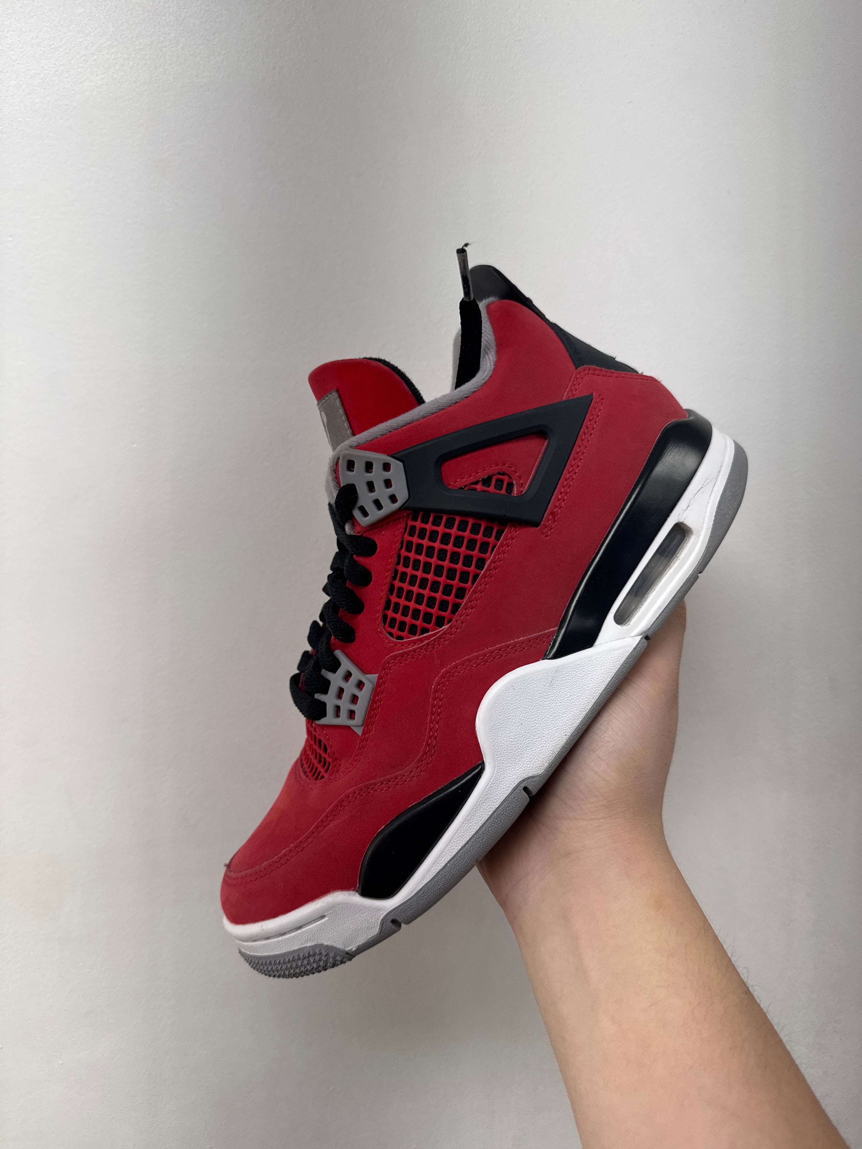 Jordan 4 Toro Sneakers