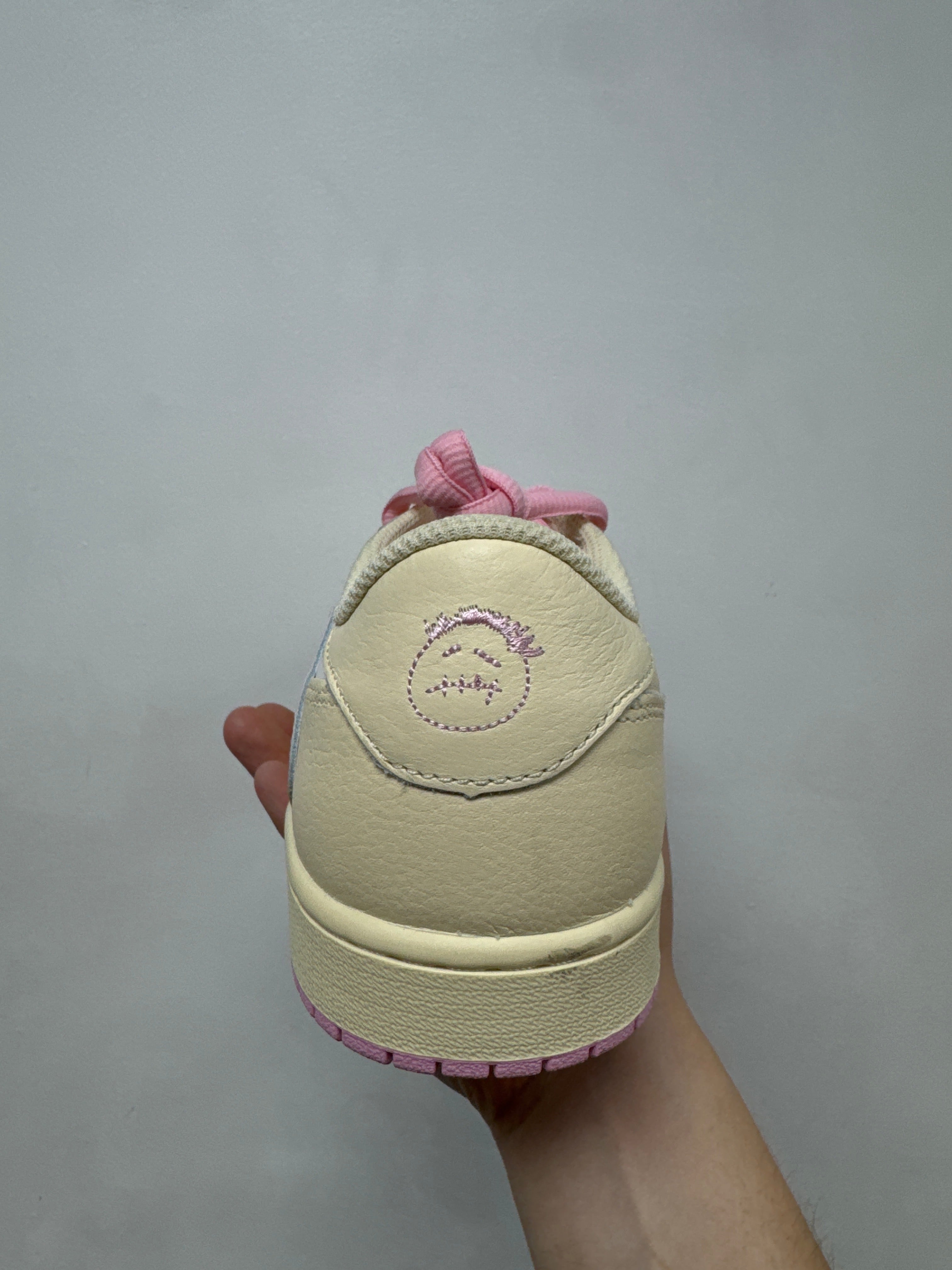 Jordan 1 Low Travis Scott Shy Pink Sneakers