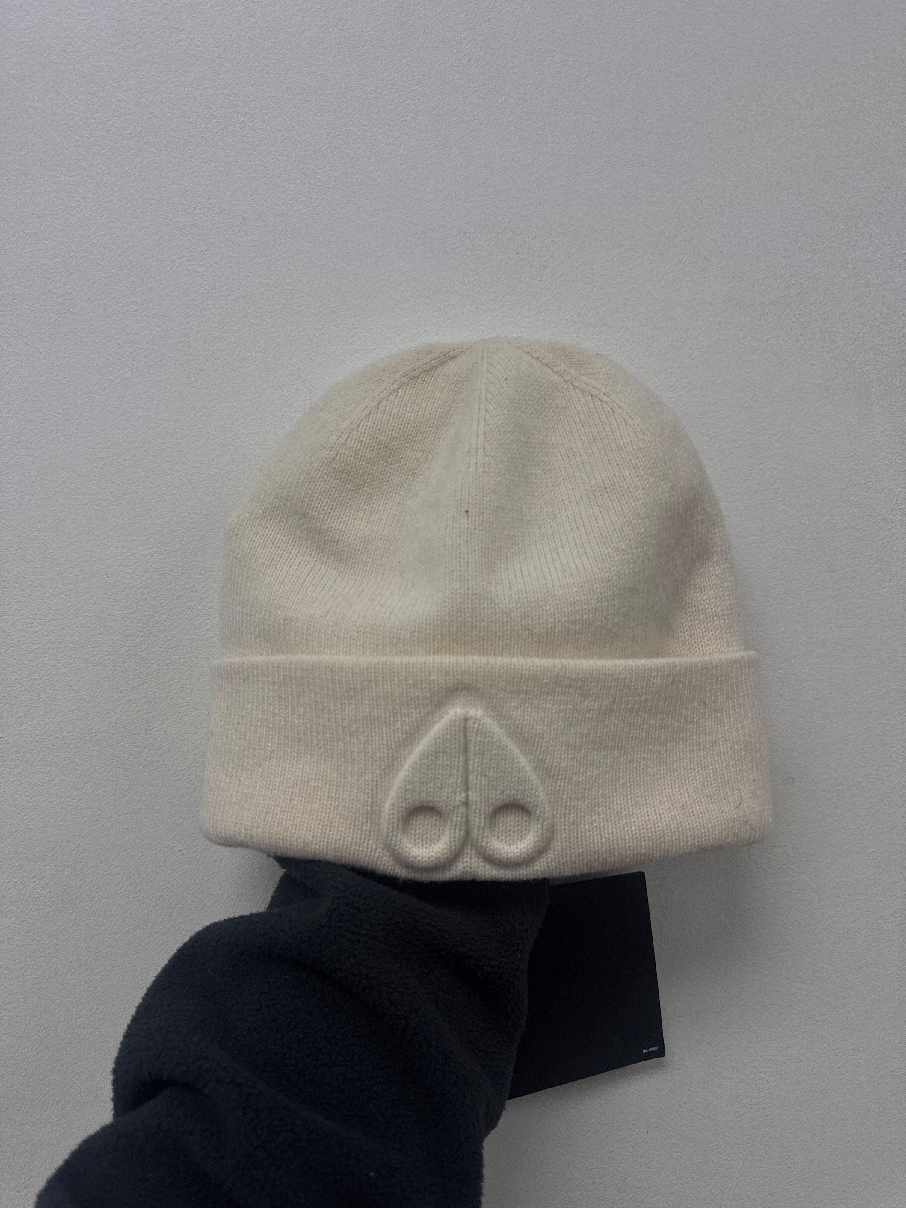 Moose Knuckles Beanie Cream size:OS New