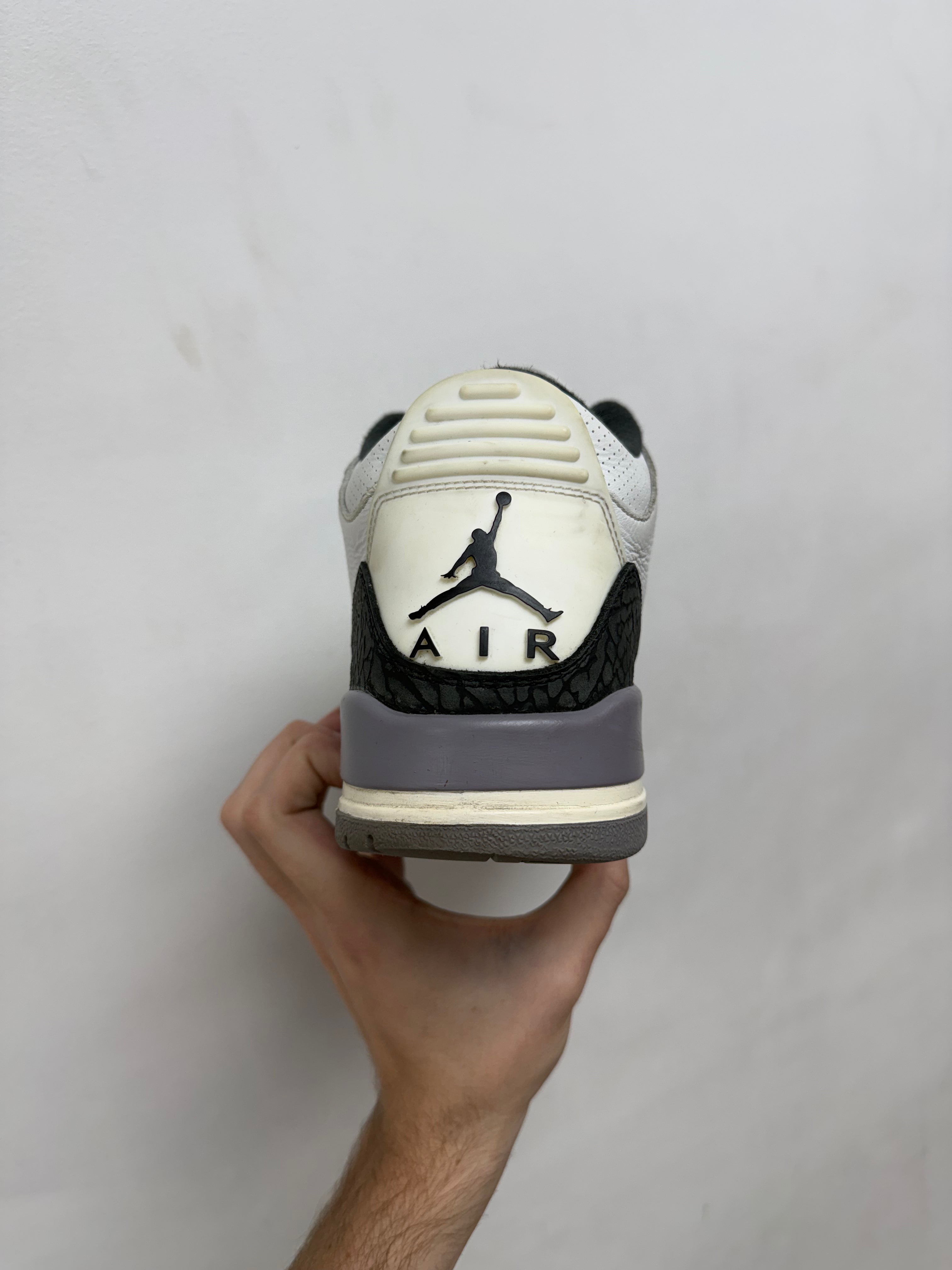 Jordan 3 Cement Grey Sneakers
