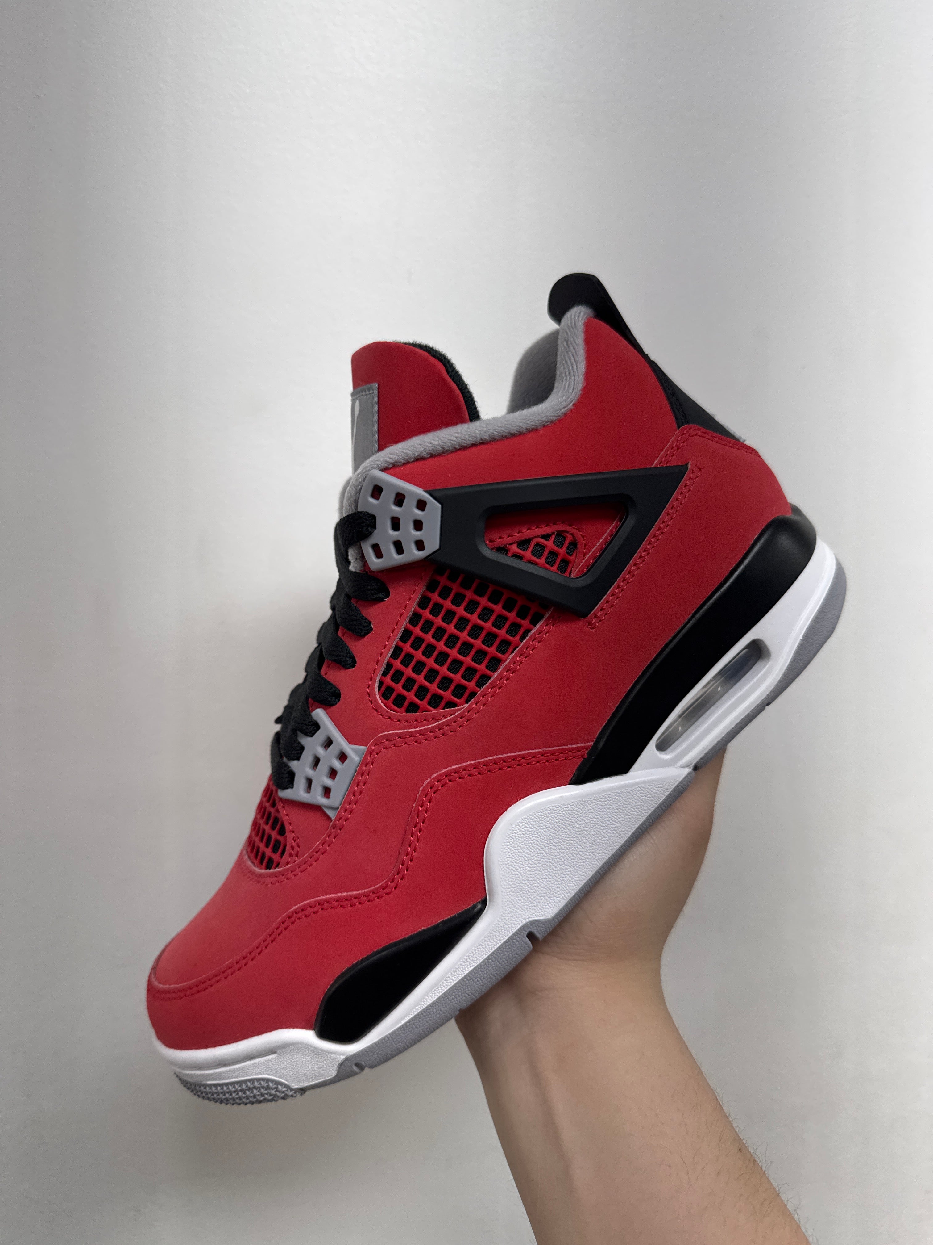 Jordan 4 Toro Bravo Sneakers