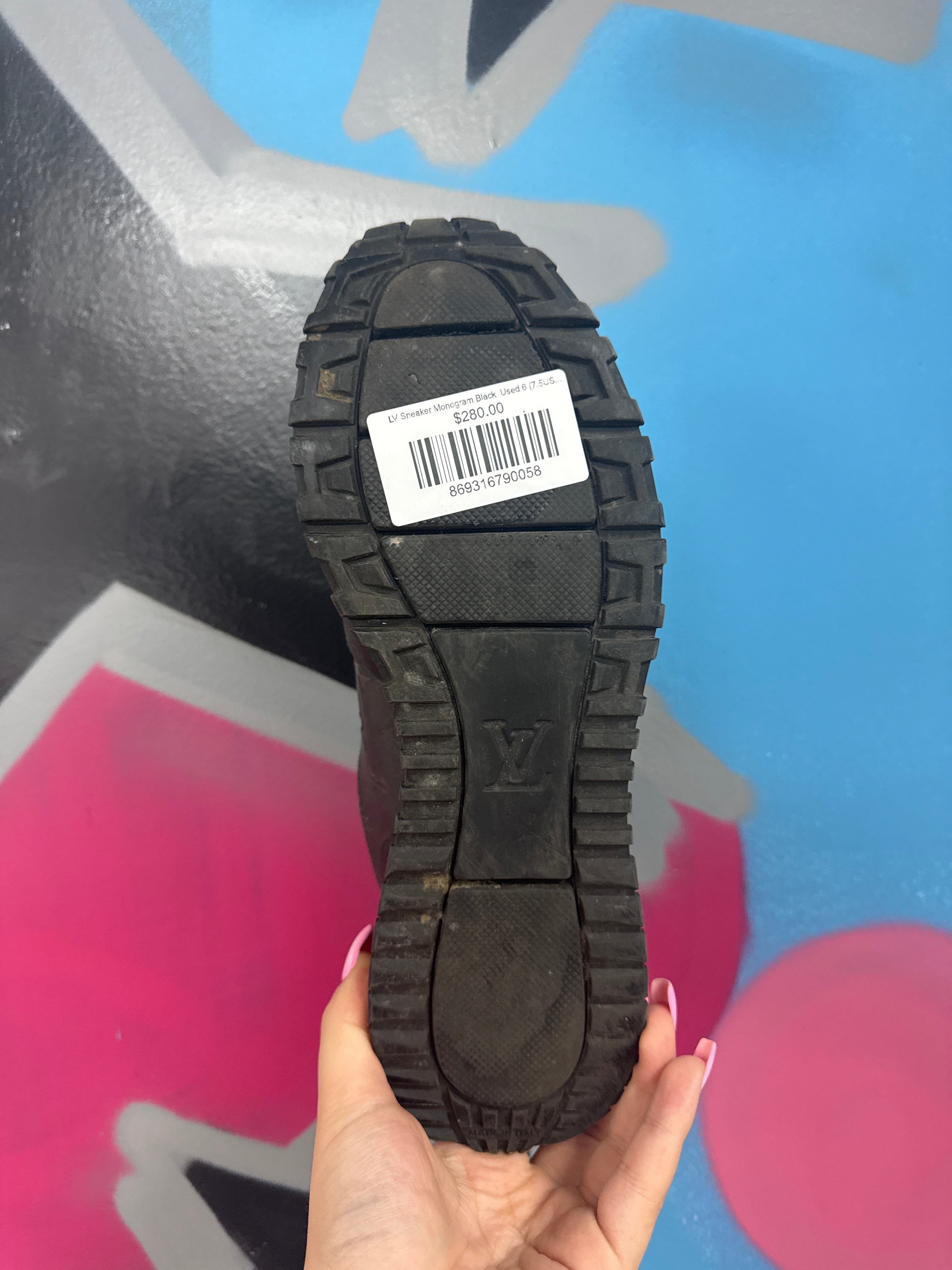 LV Sneaker Monogram Black  Used 6 (7.5US) With Box