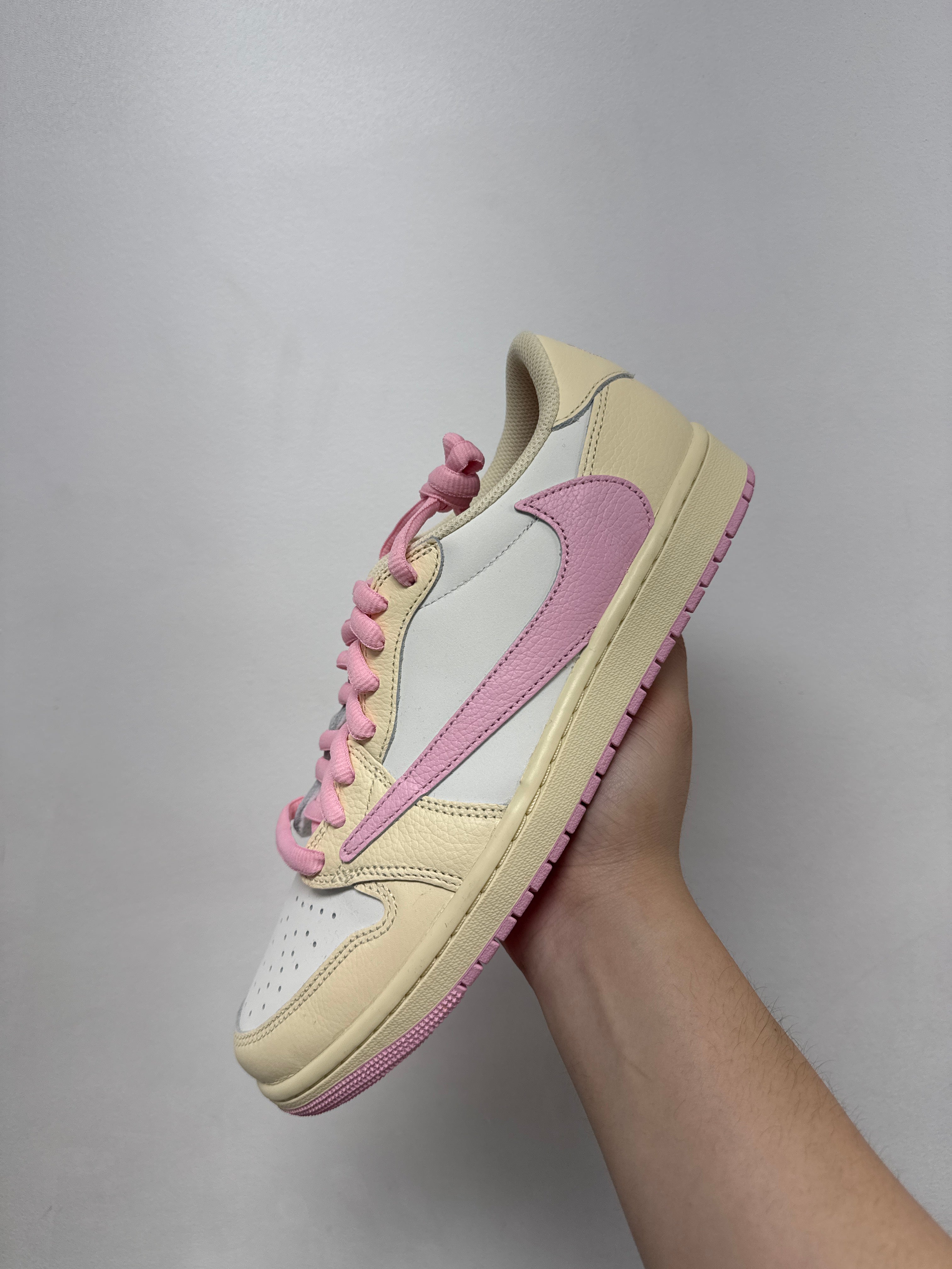 Jordan 1 Low Travis Scott Shy Pink Sneakers