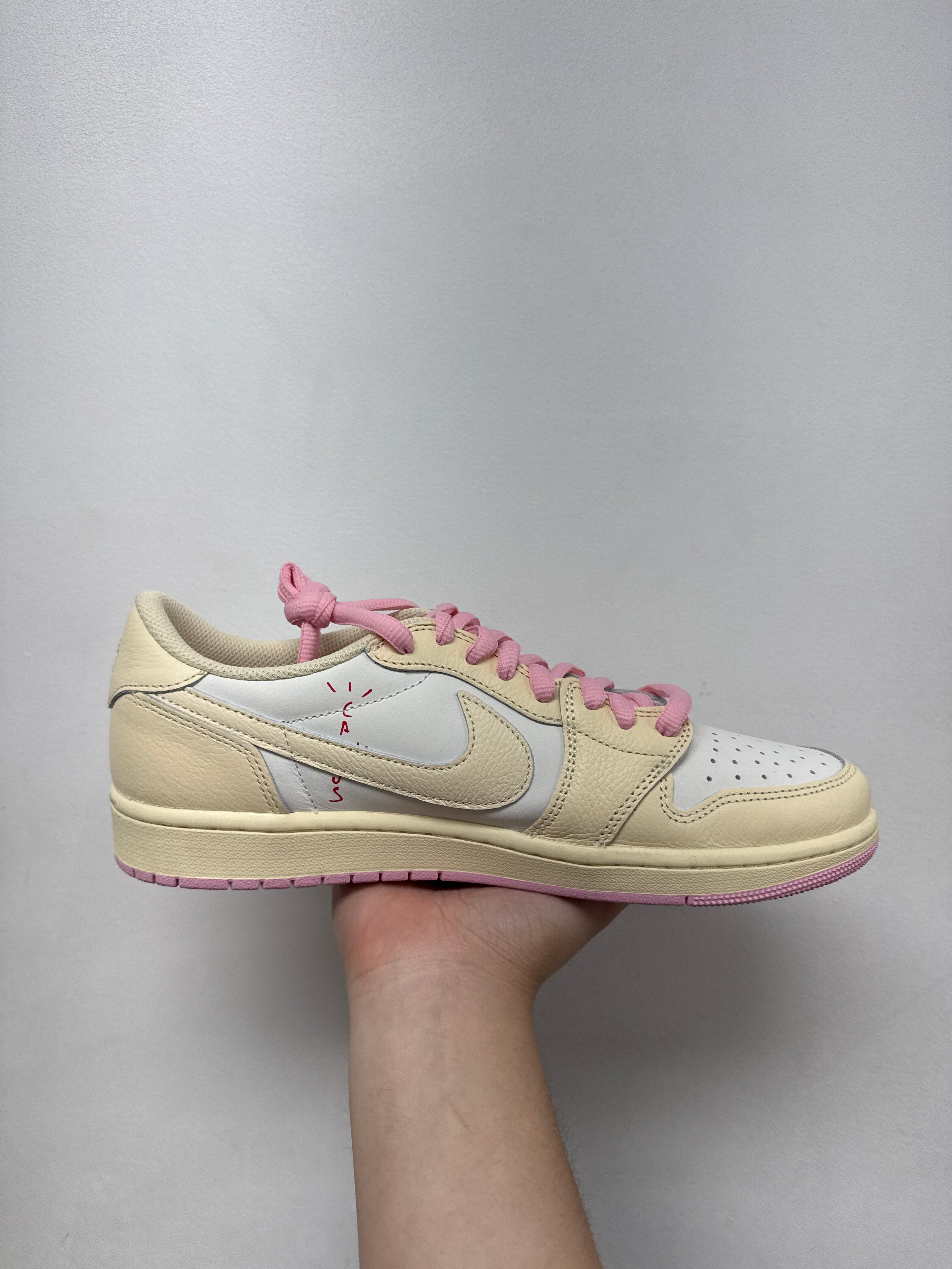 Jordan 1 Low Travis Scott Shy Pink Sneakers