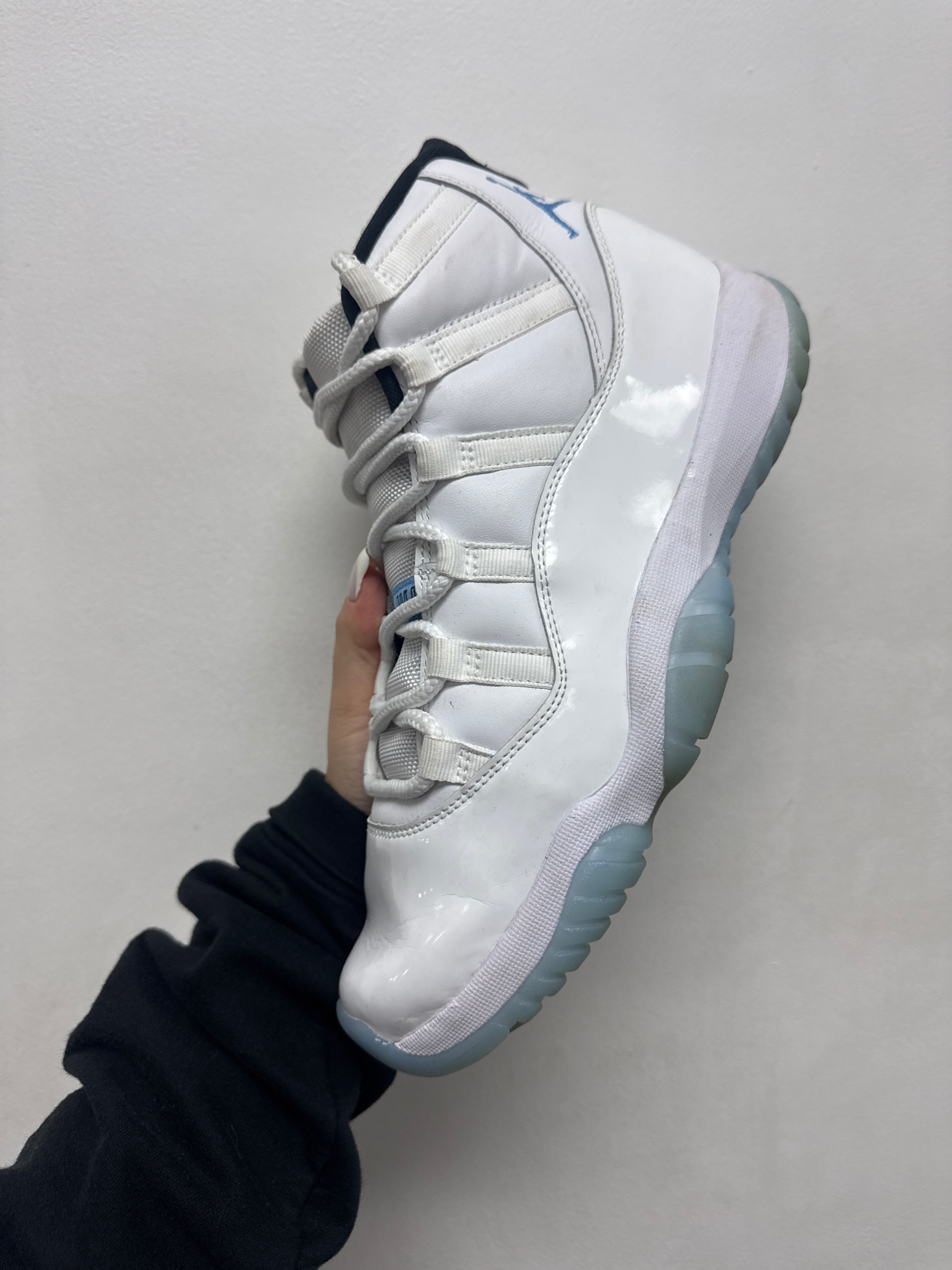 Jordan 11 Legend Blue Sneakers
