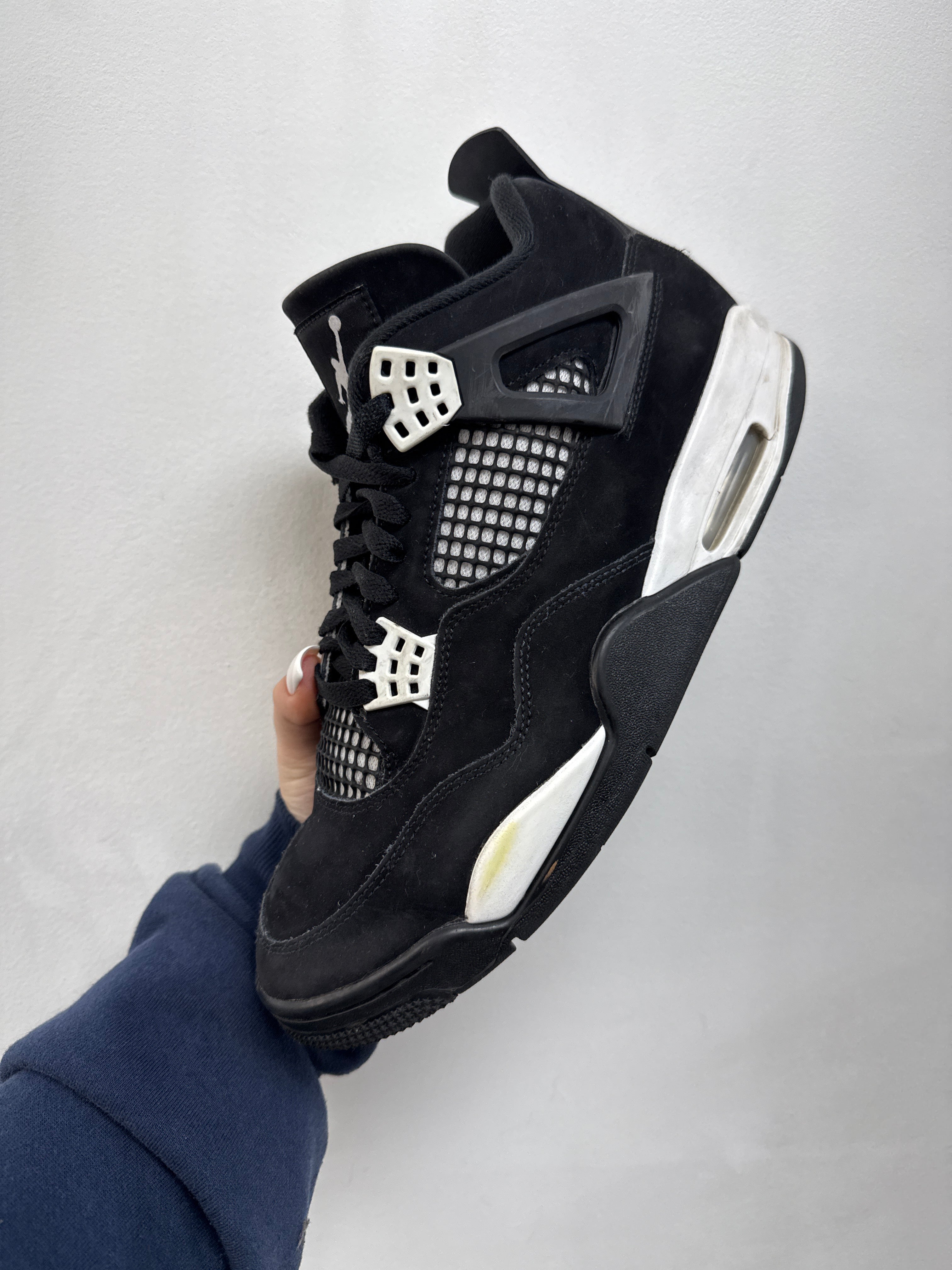 Jordan 4 White Thunder Sneakers