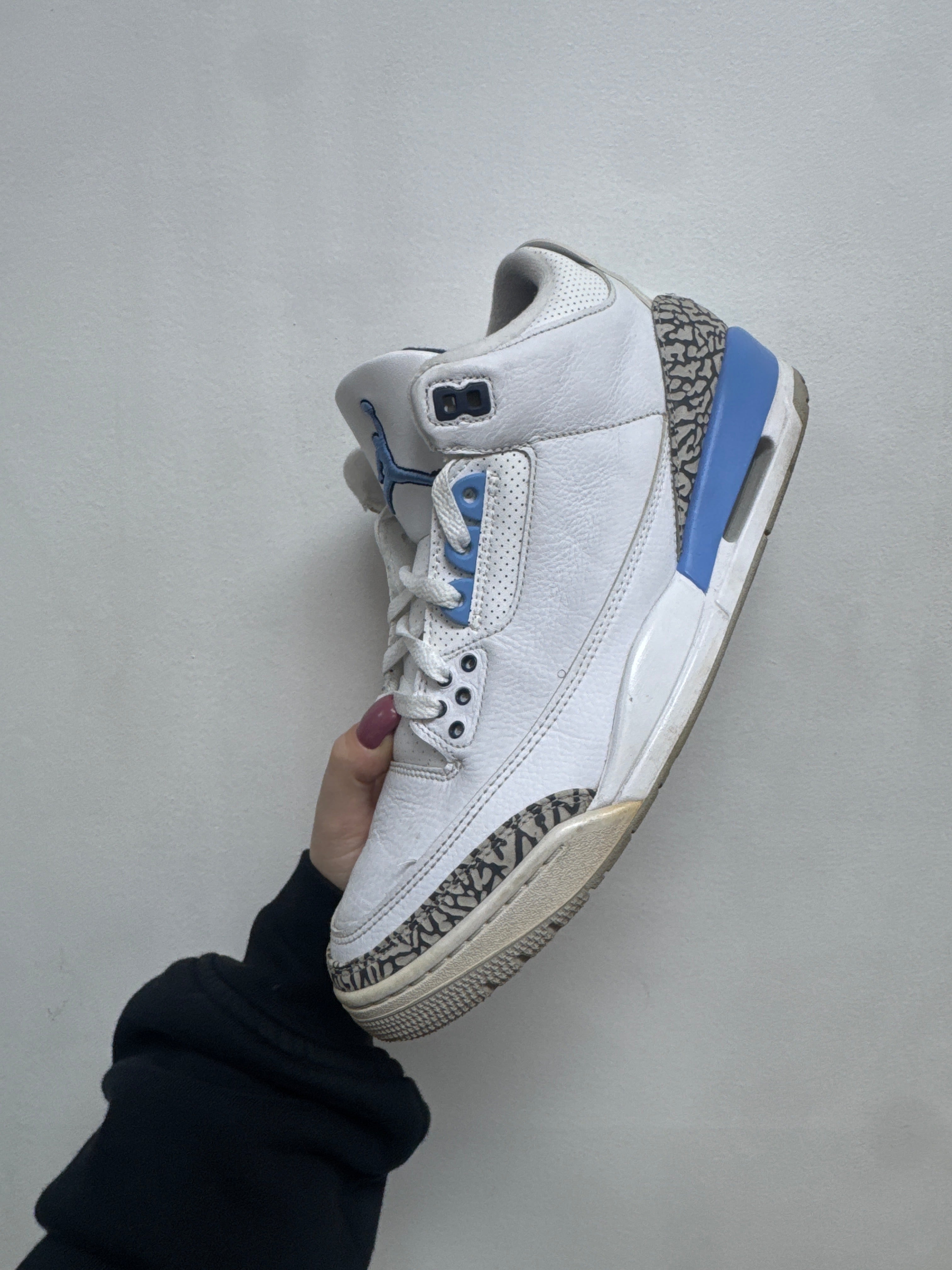 Jordan 3 UNC (Yellowing) Sneakers
