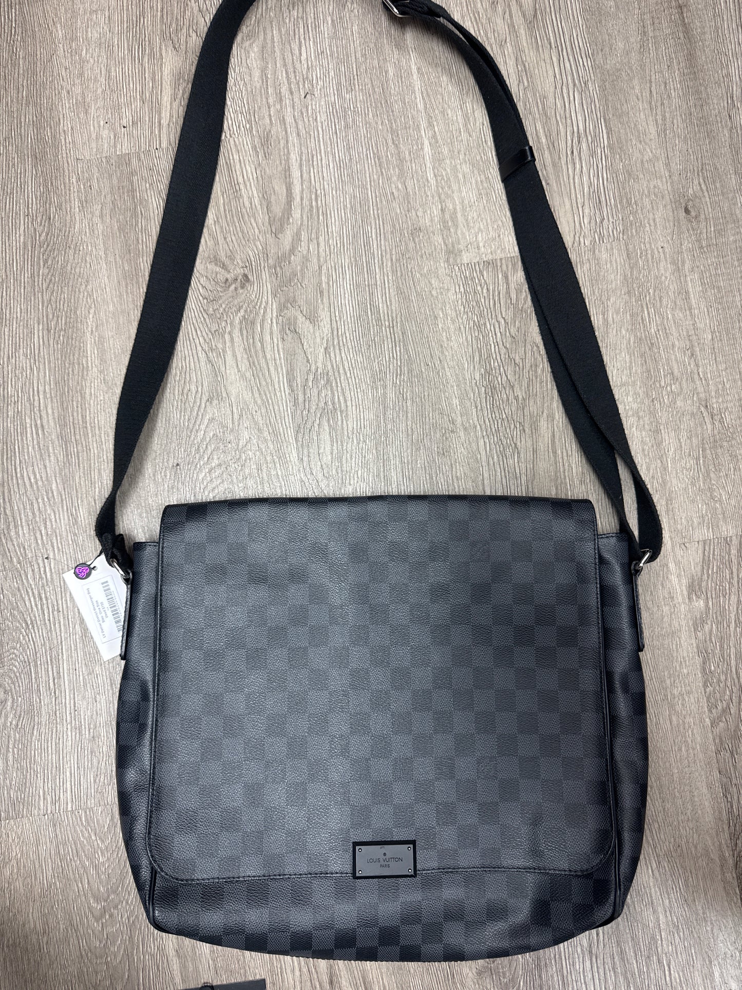 LV Damier District Messanger Bag Used