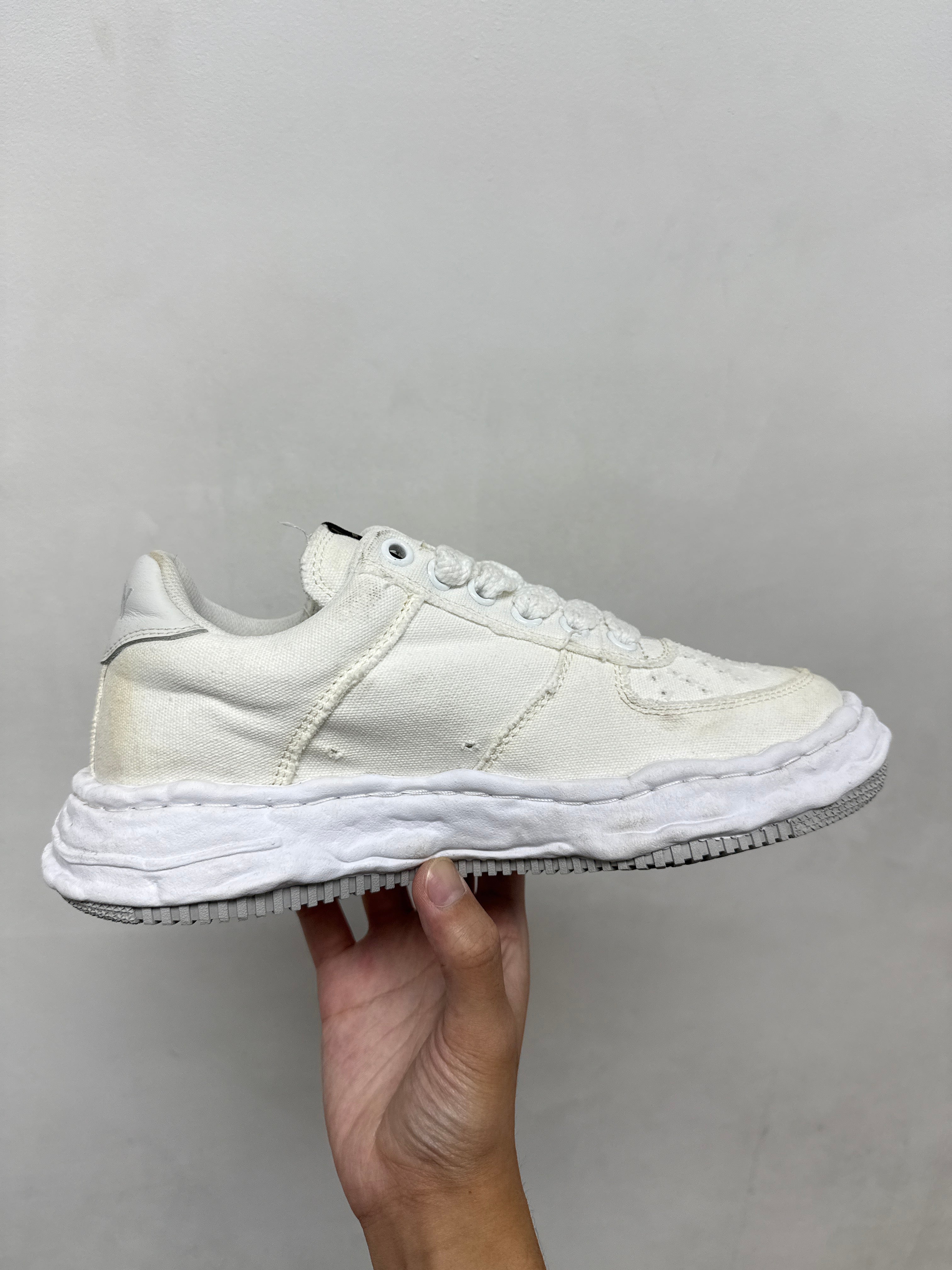 MMY Padded Hank Low White Sneakers