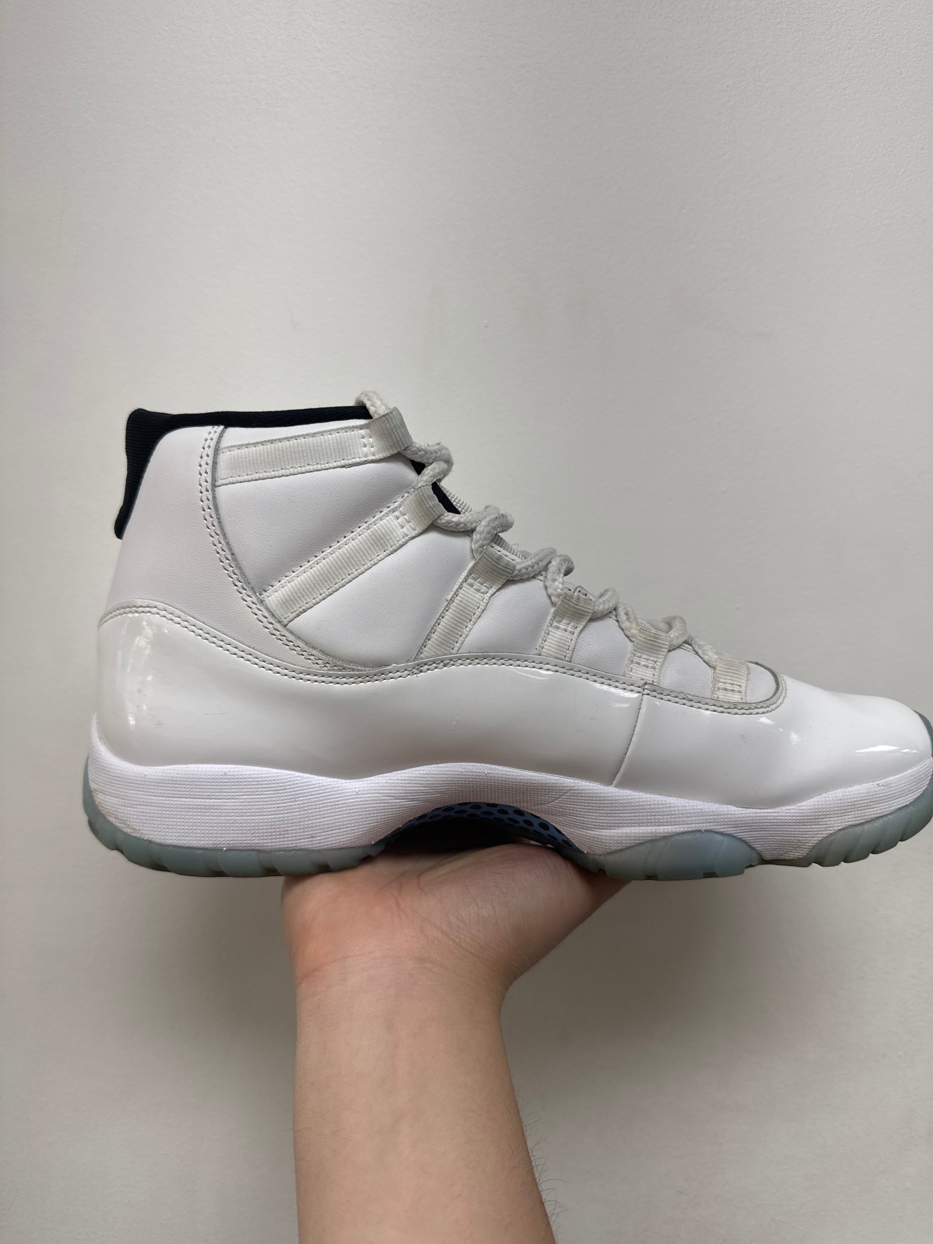 Jordan 11 Legend Blue Sneakers