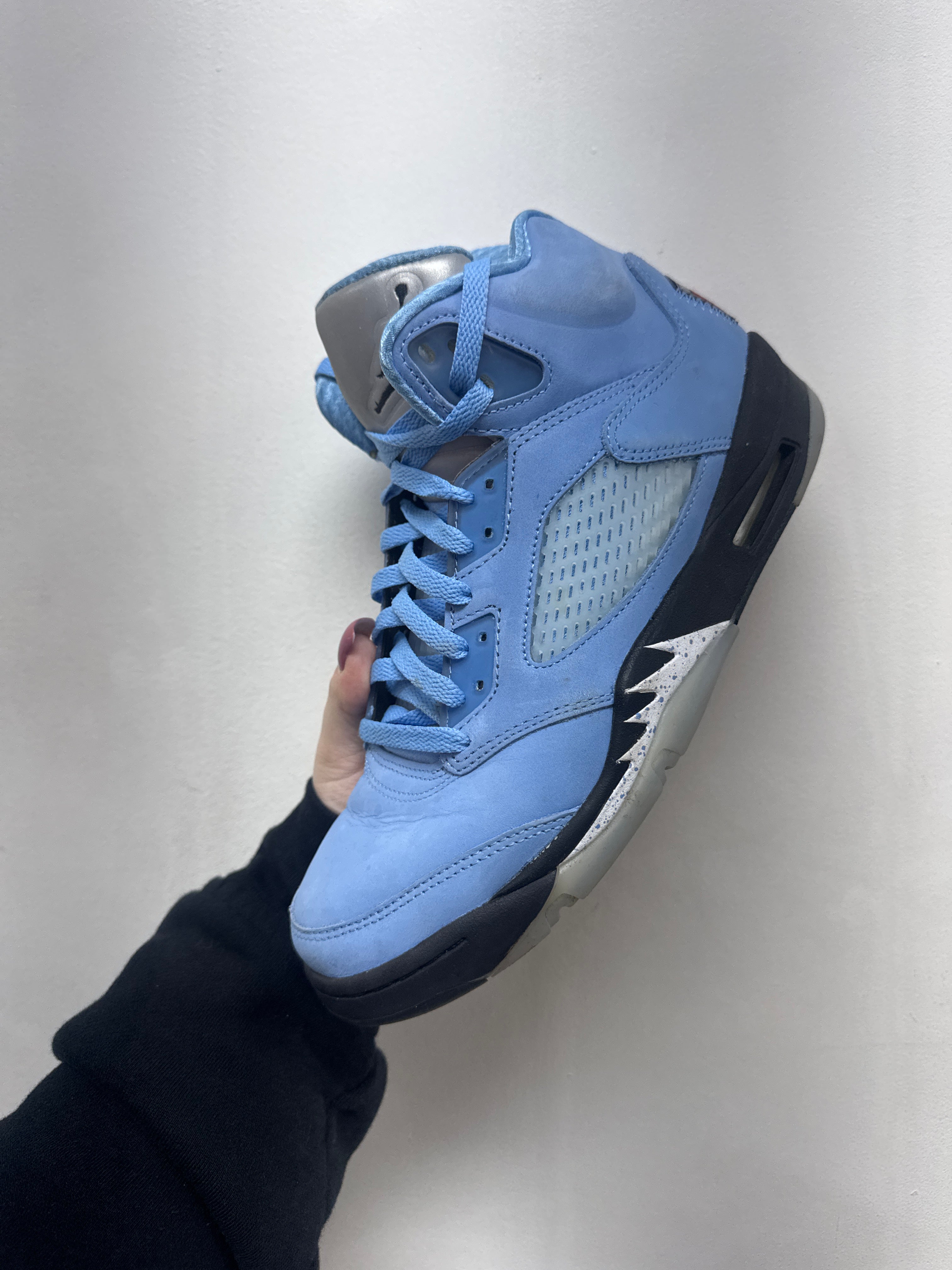 Jordan 5 UNC Sneakers
