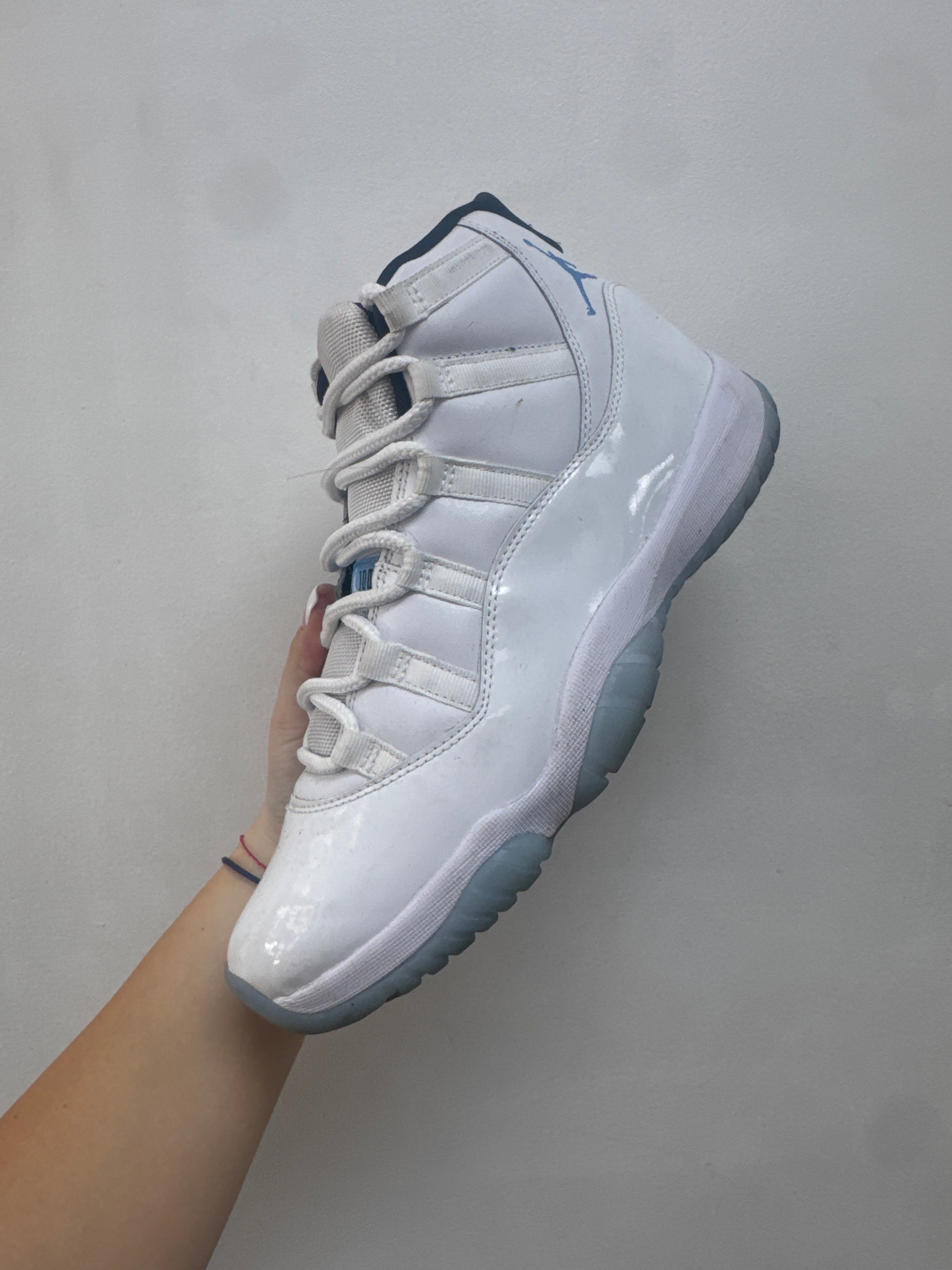 Jordan 11 Legend Blue Sneakers