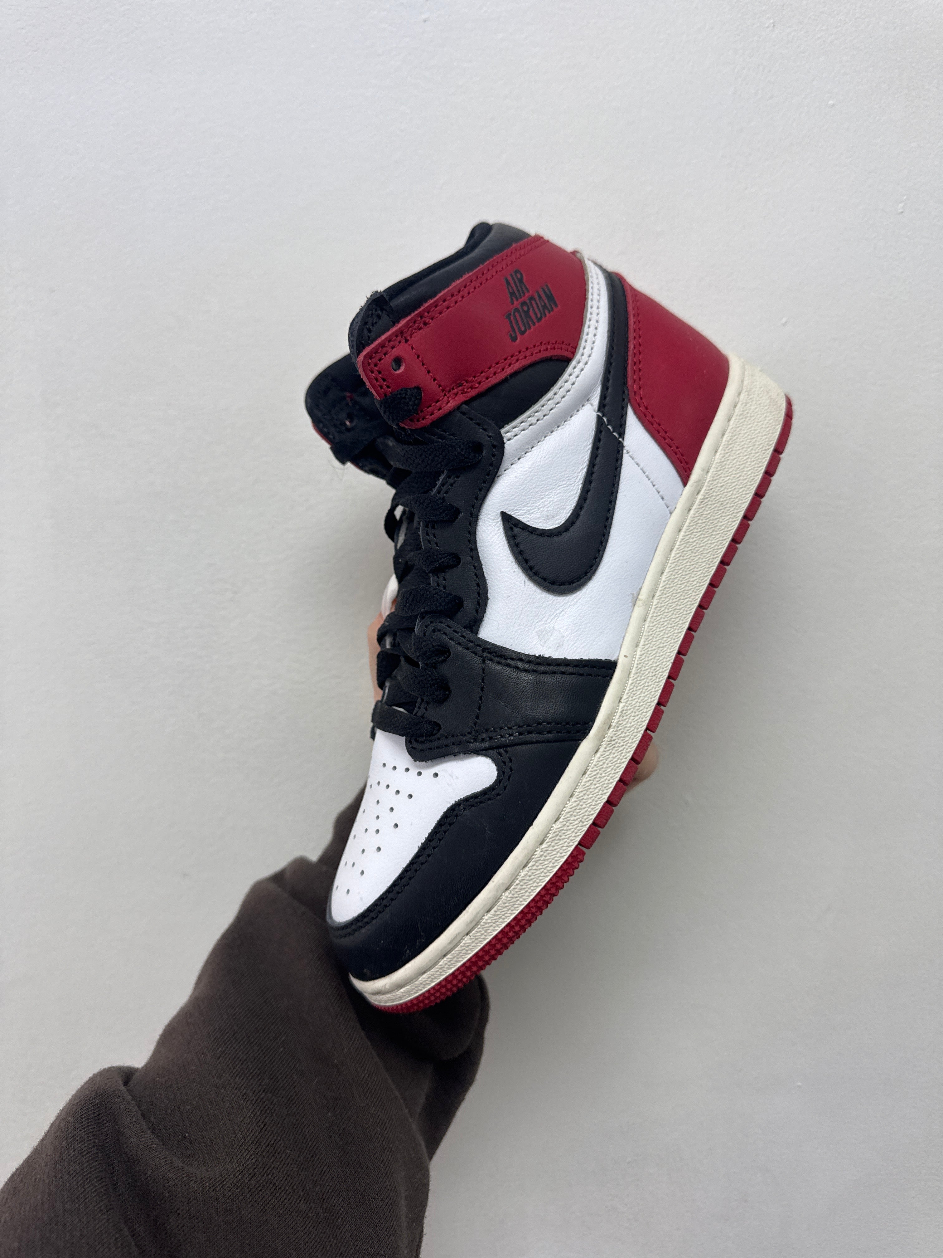 Jordan 1 Black Toe Sneakers