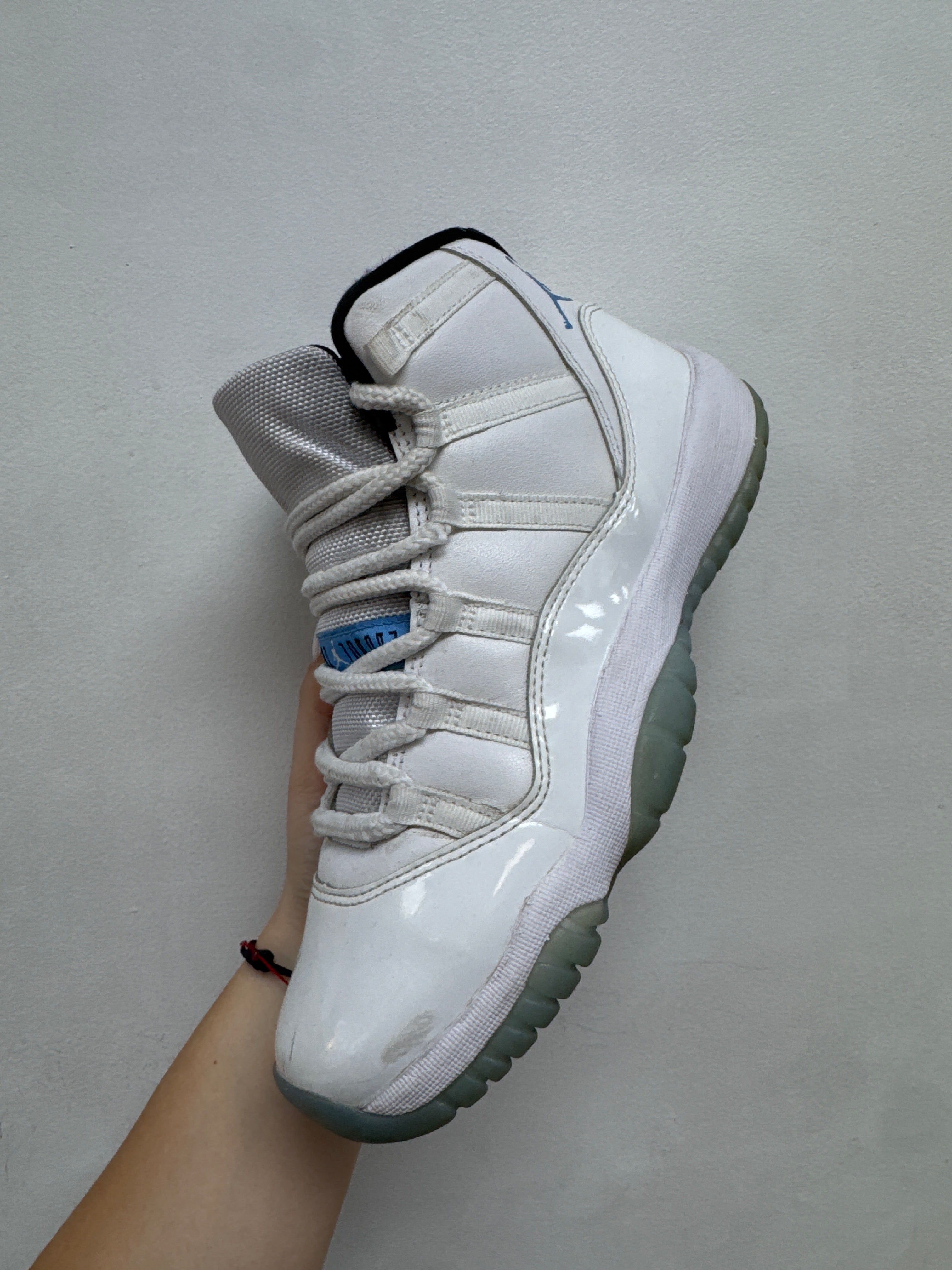 Jordan 11 Legend Blue Sneakers