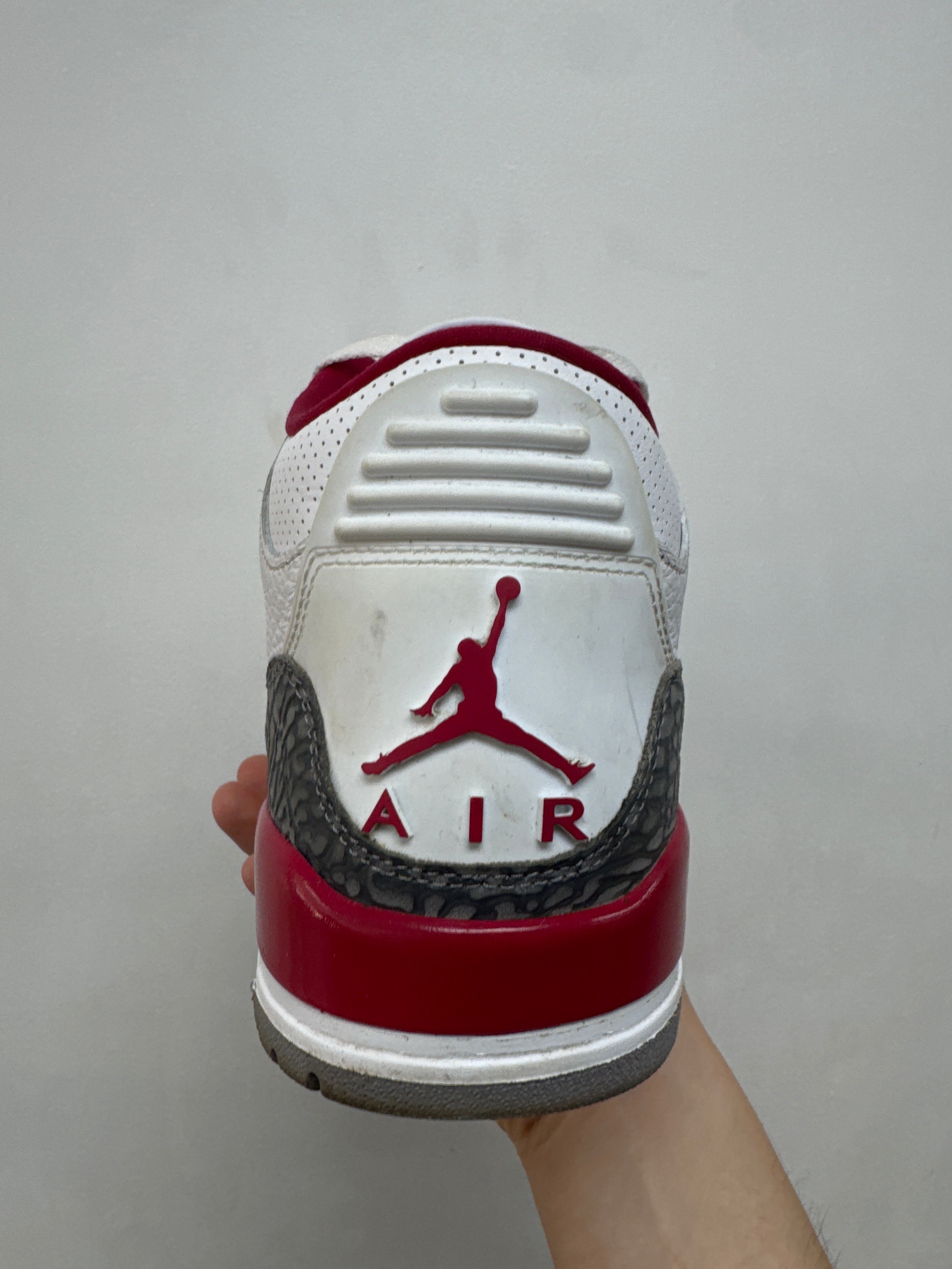 Jordan 3 Cardinal Sneakers