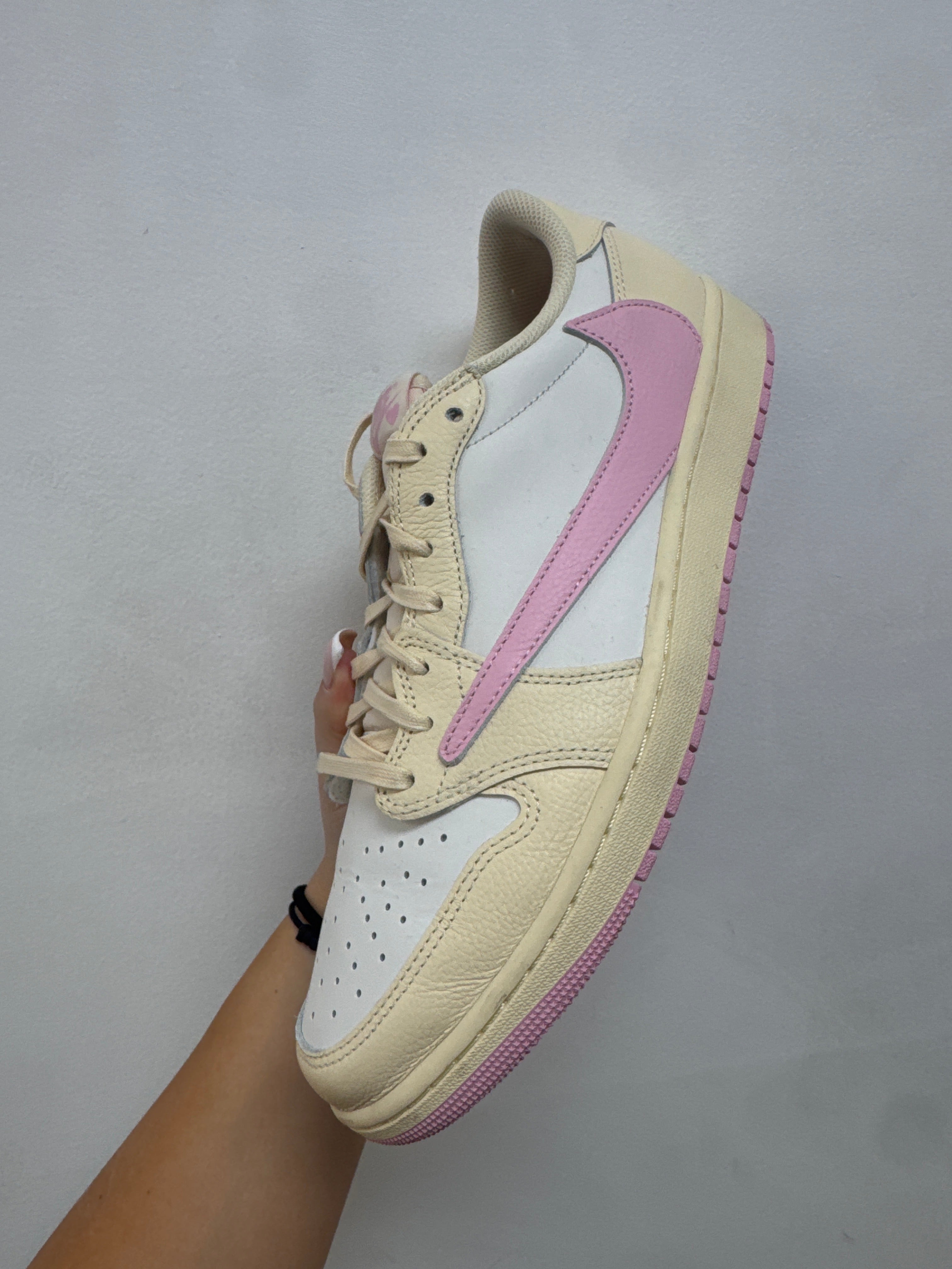 Jordan 1 Low Travis Scott Shy Pink Sneakers