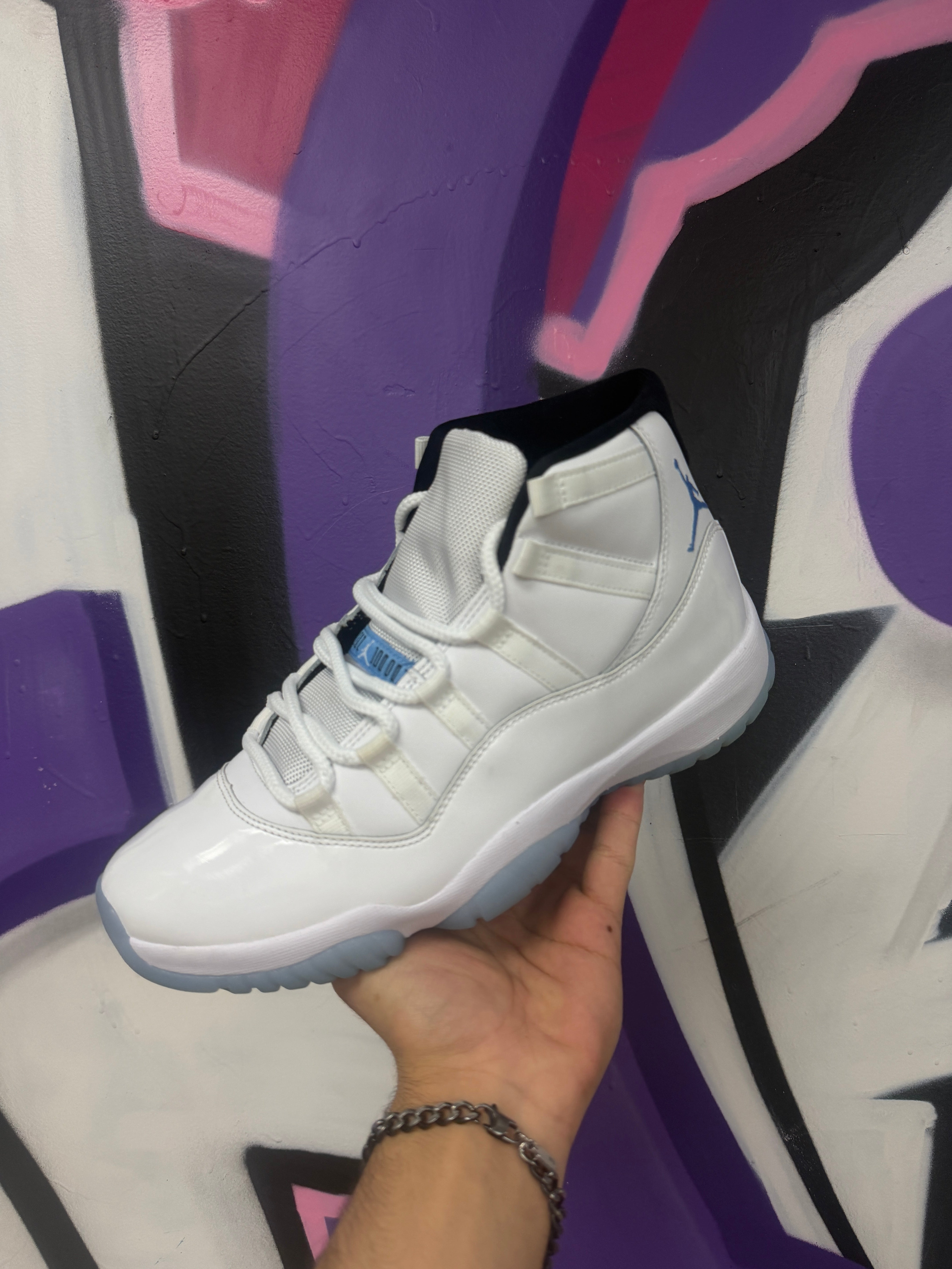 Jordan 11 Legend Blue Sneakers