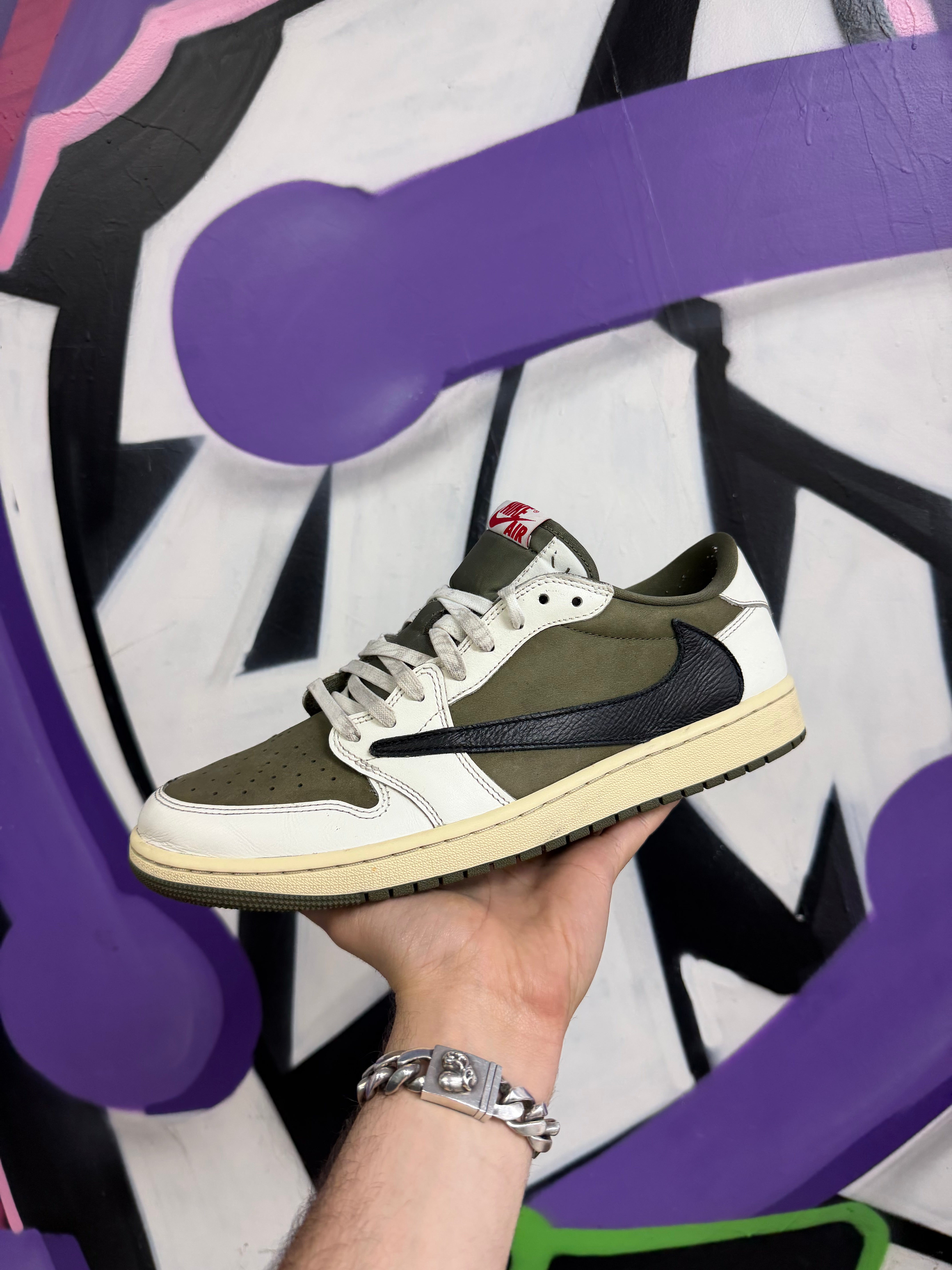 Nike Travis Scott Medium Oliver Sneakers