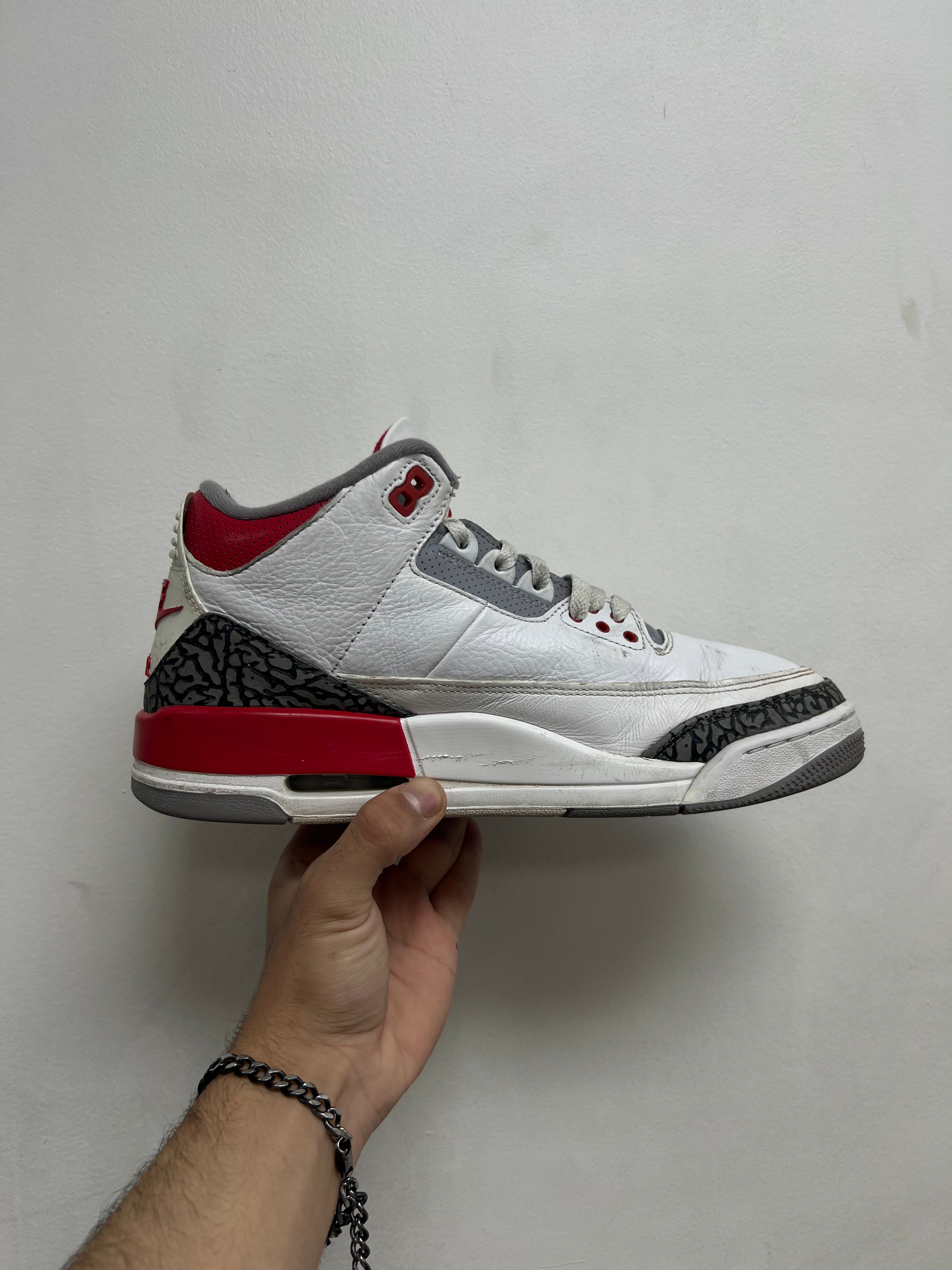 Jordan 3 Fire Red Sneakers