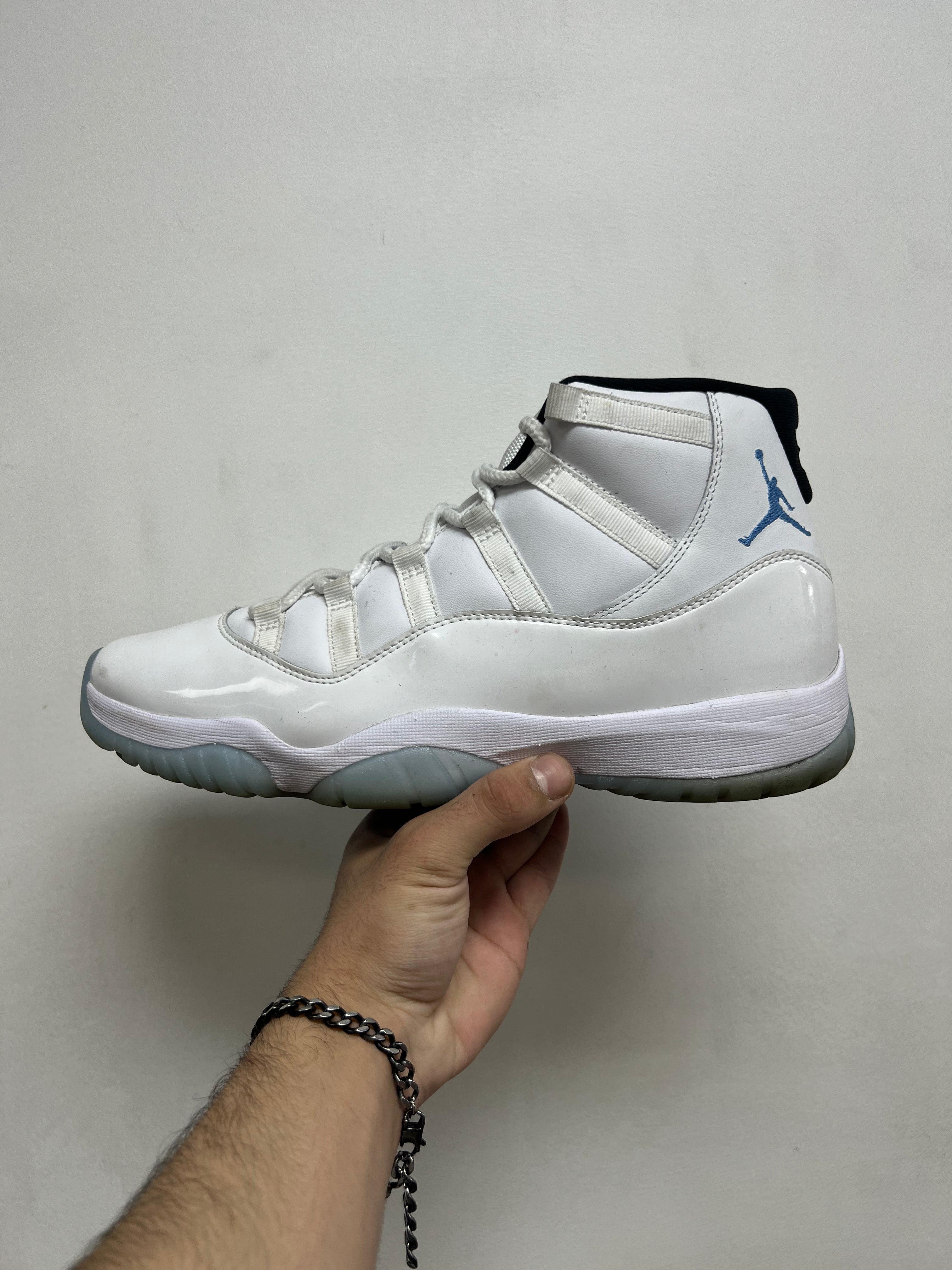 Jordan 11 Legend Blue Sneakers