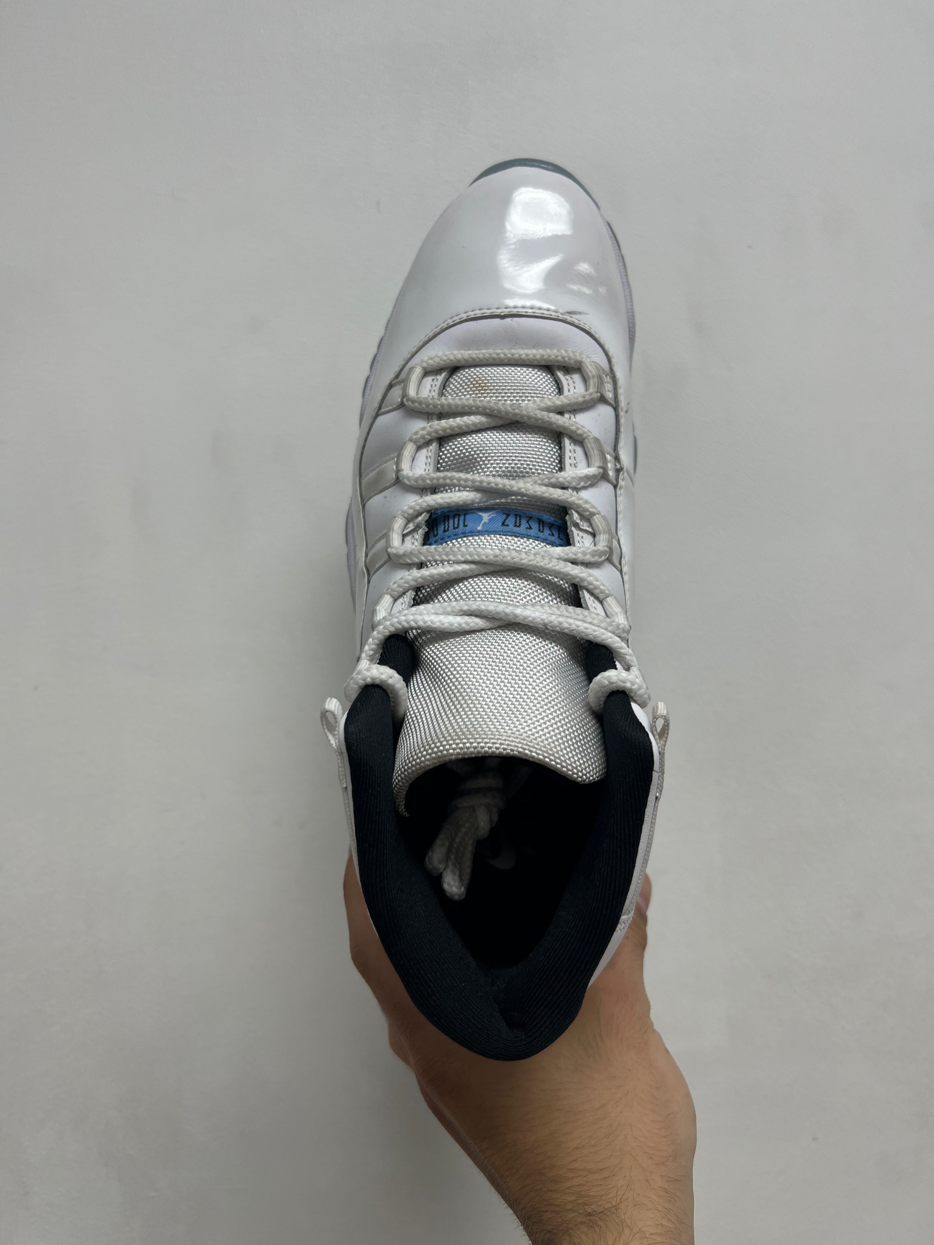 Jordan 11 Legend Blue Sneakers