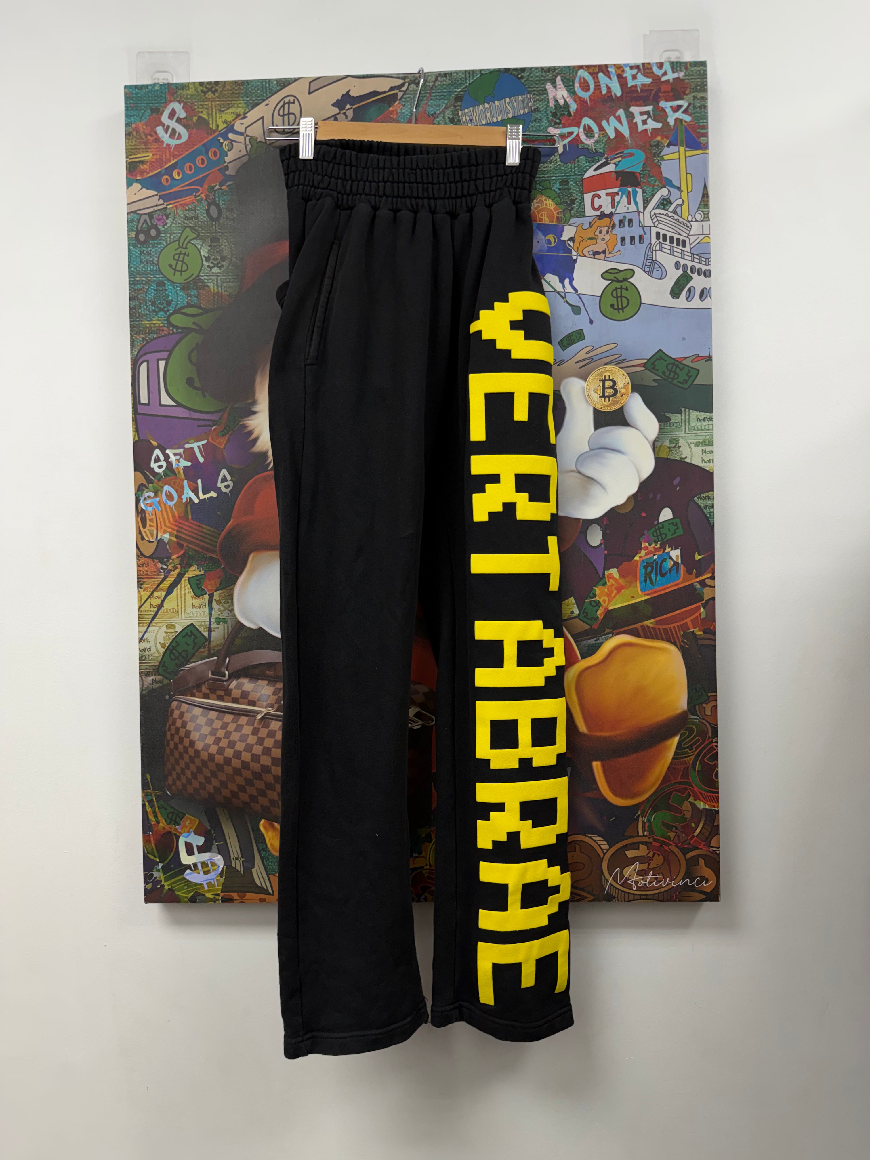 Vertabrae Black Yellow Sweats