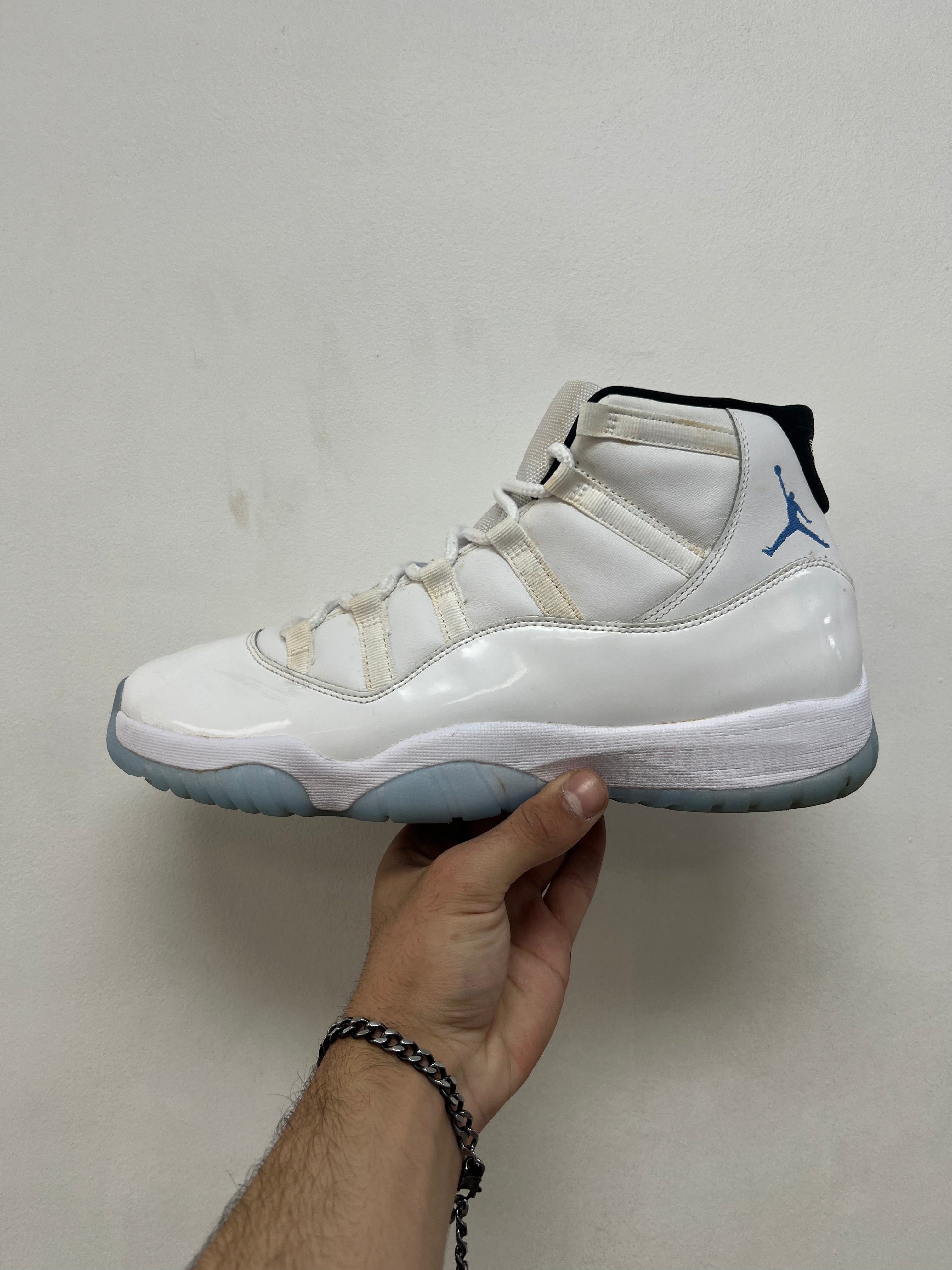 Jordan 11 Legend Blue Sneakers