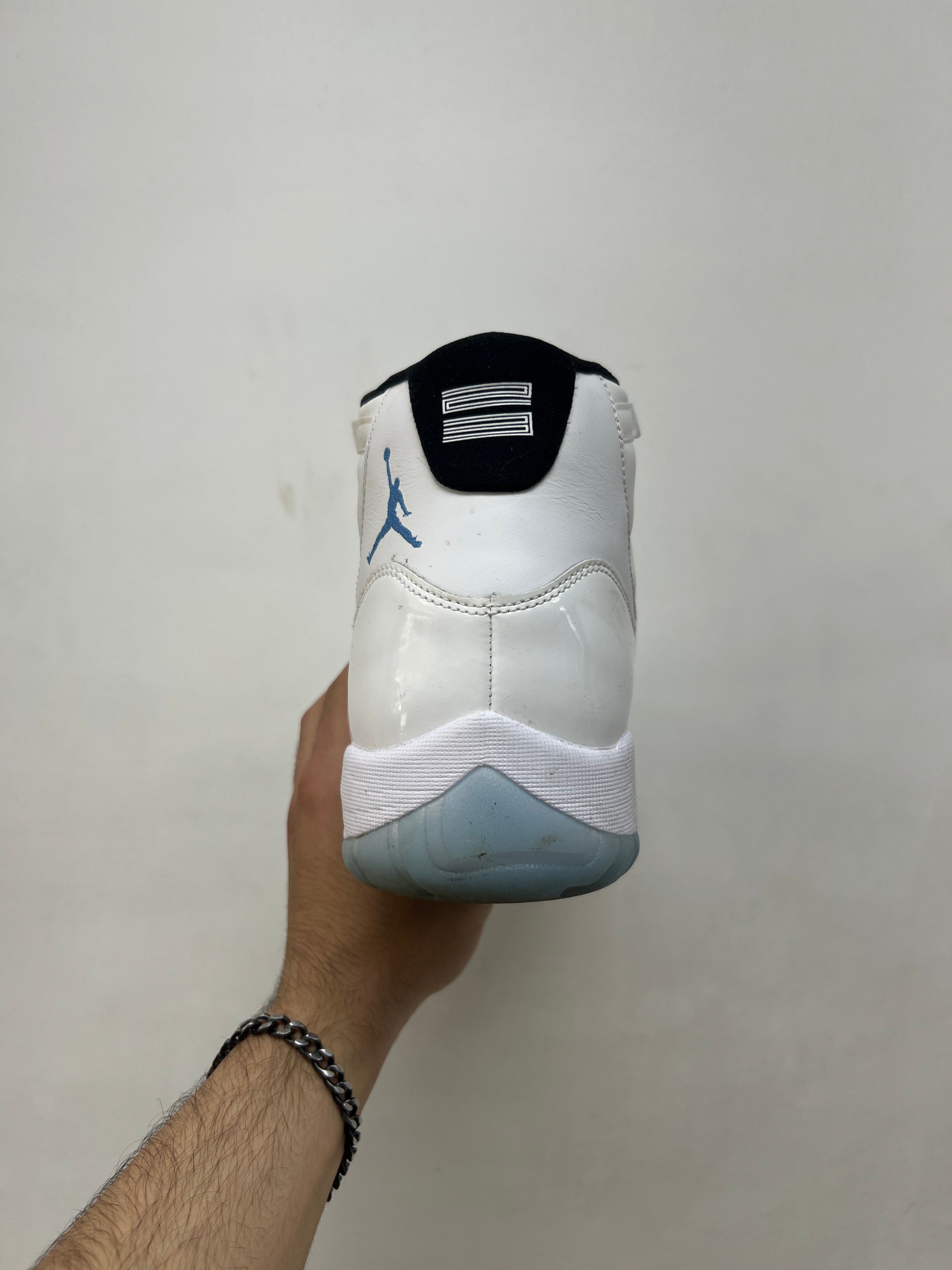 Jordan 11 Legend Blue Sneakers