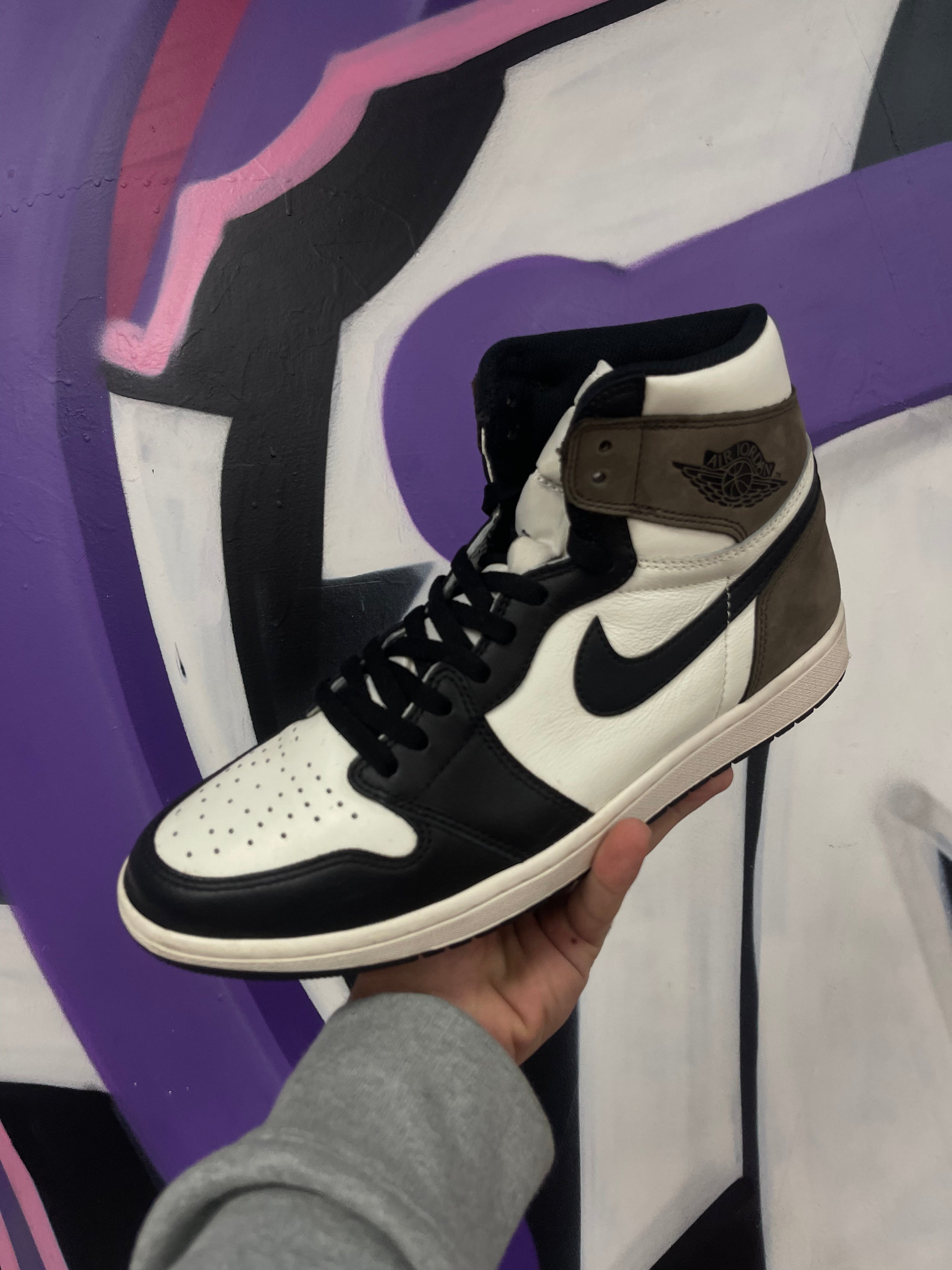 Jordan 1 Mocha Sneakers