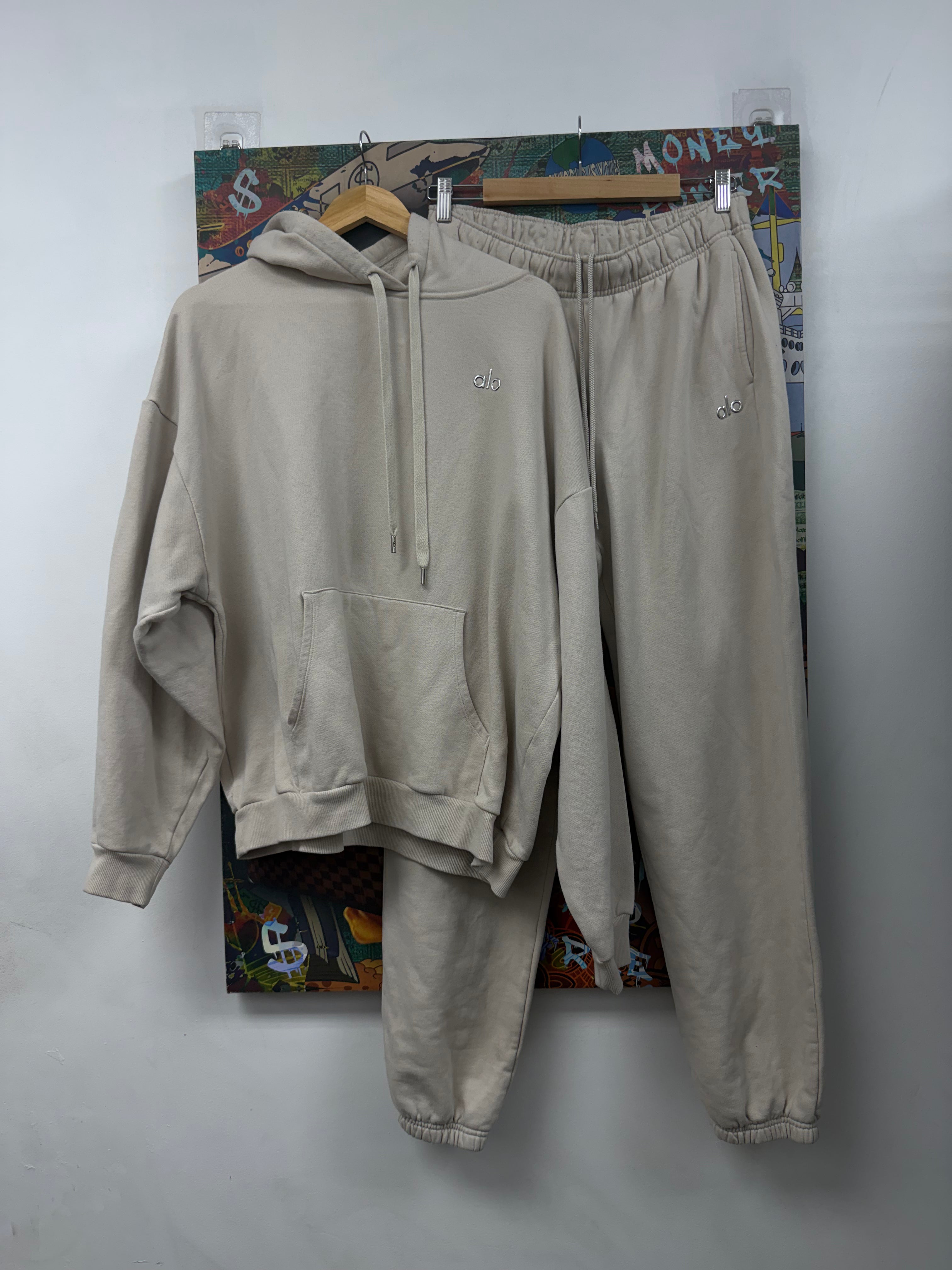 ALO Cream Accolade Sweatsuit