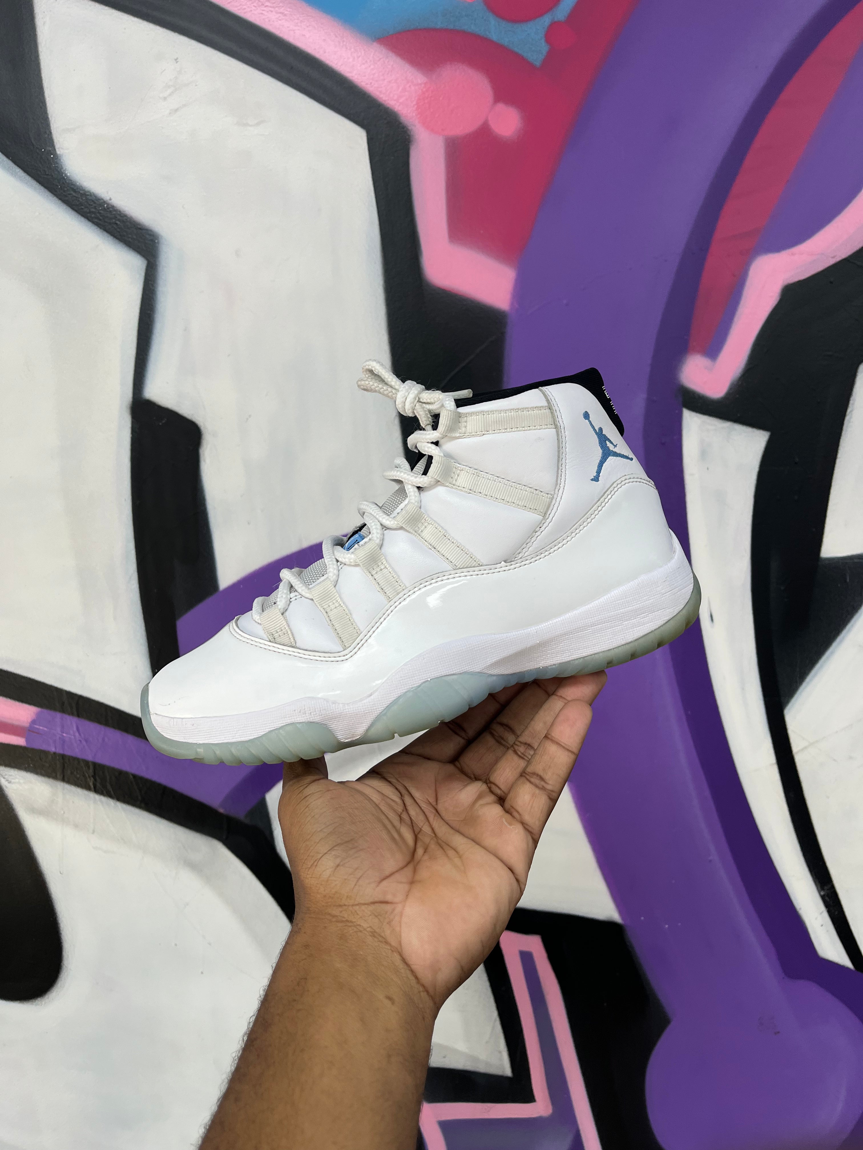 Jordan 11 Legend Blue Sneakers