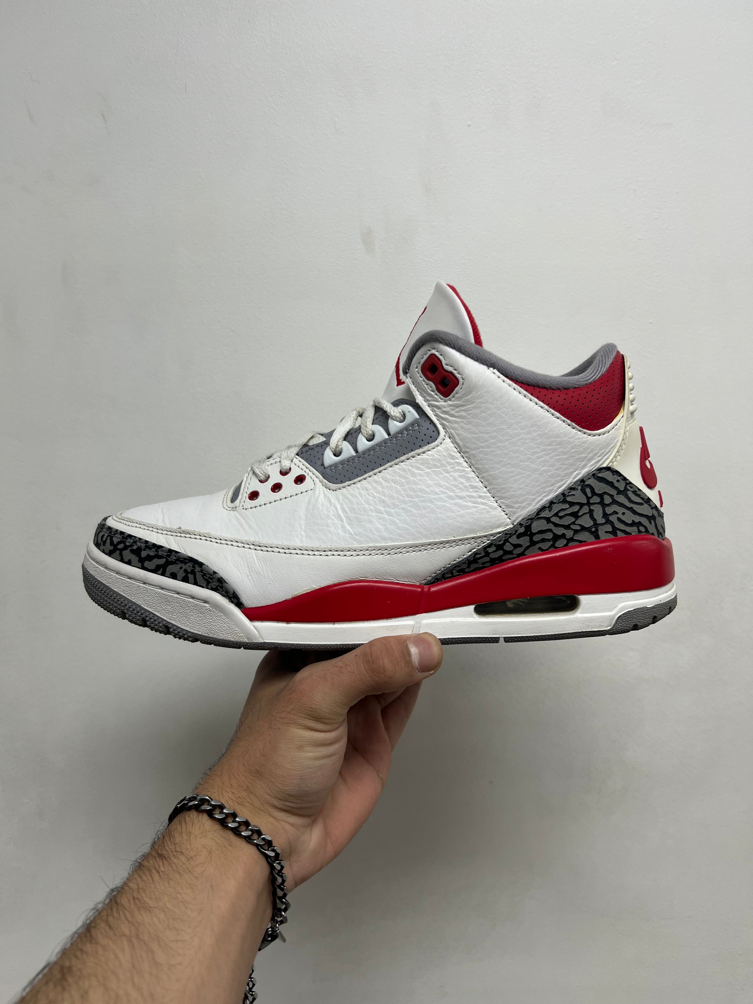 Jordan 3 Fire Red Sneakers
