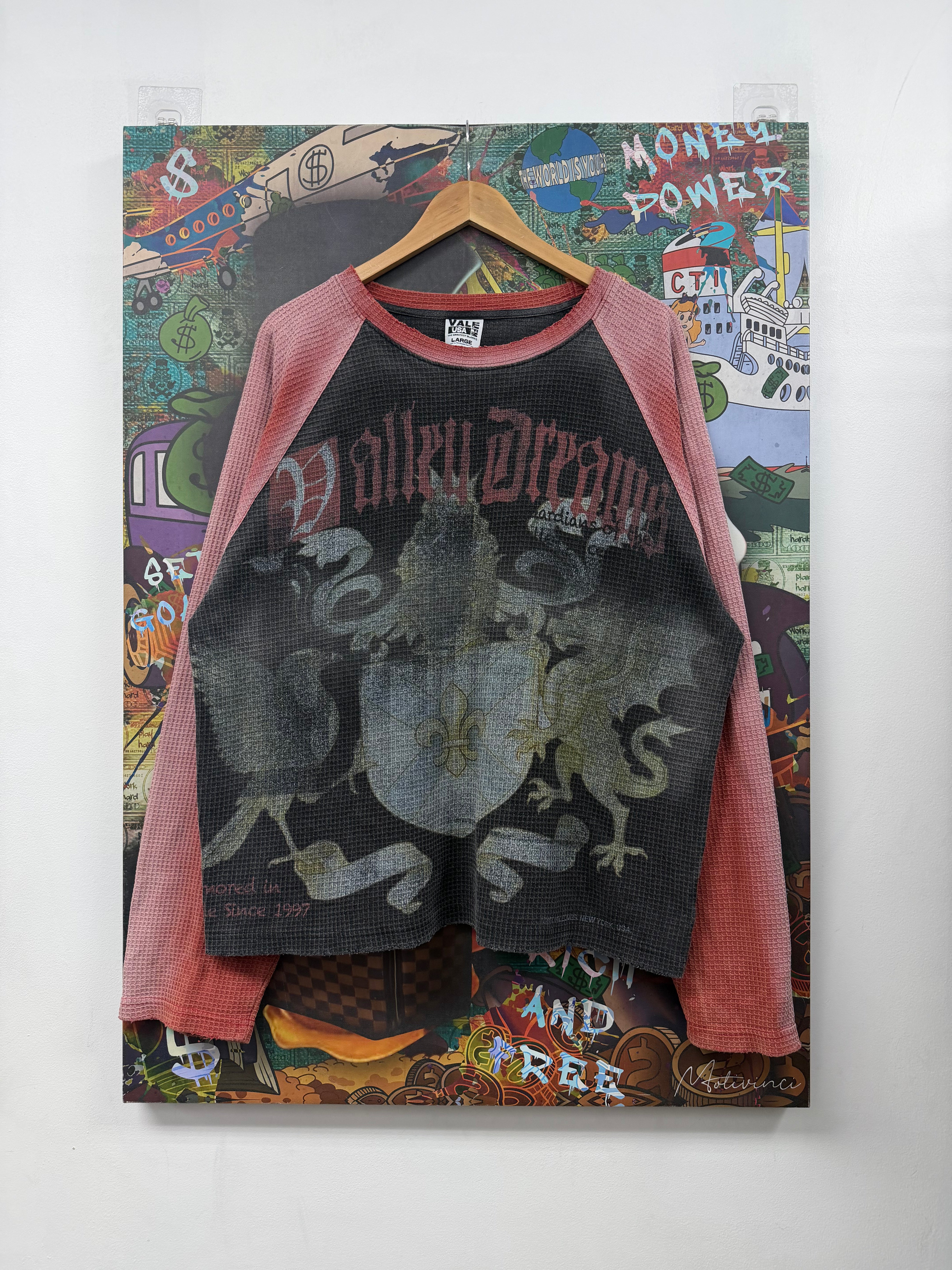 Vale Black Red Crest Thermal