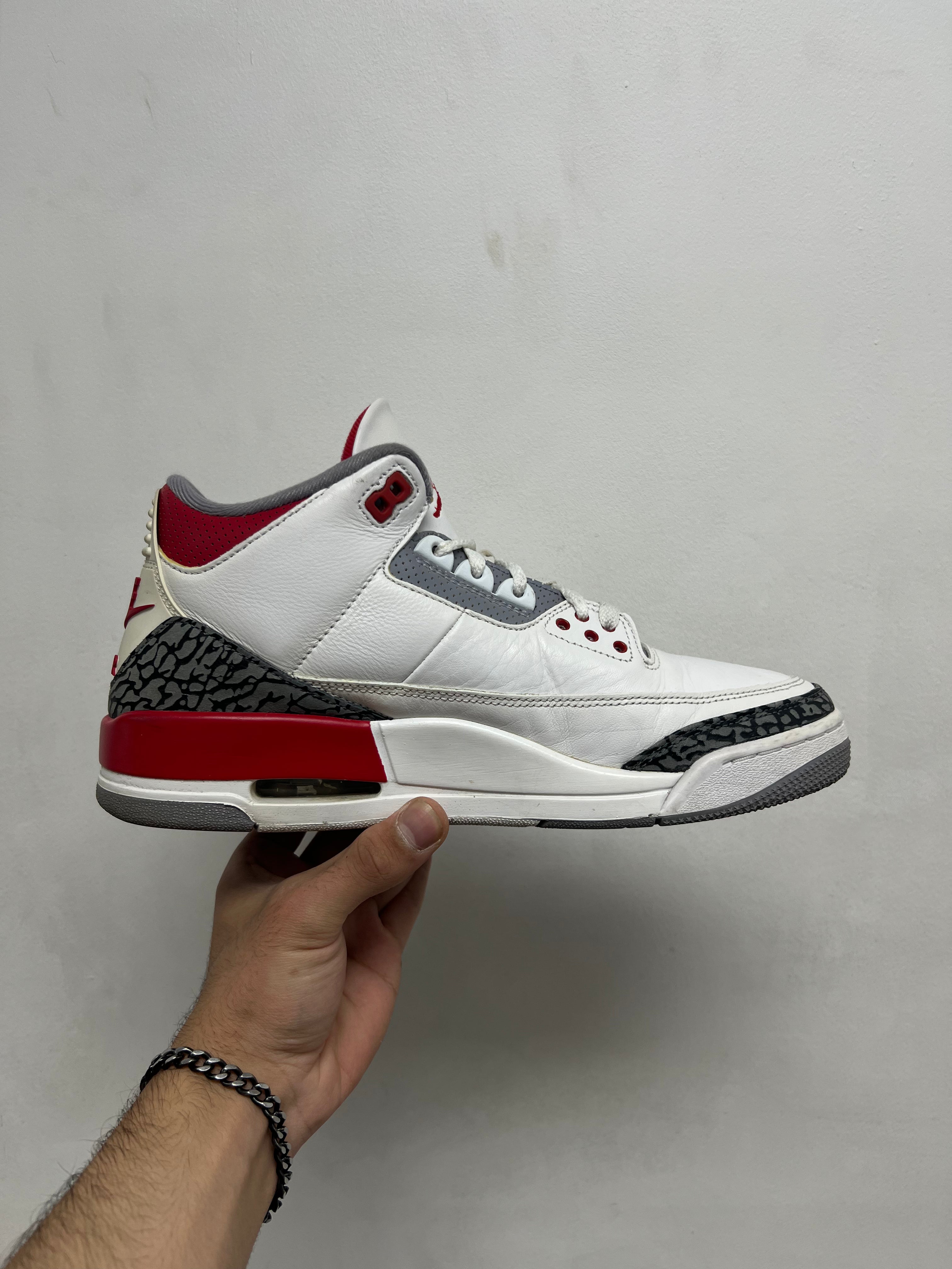 Jordan 3 Fire Red Sneakers