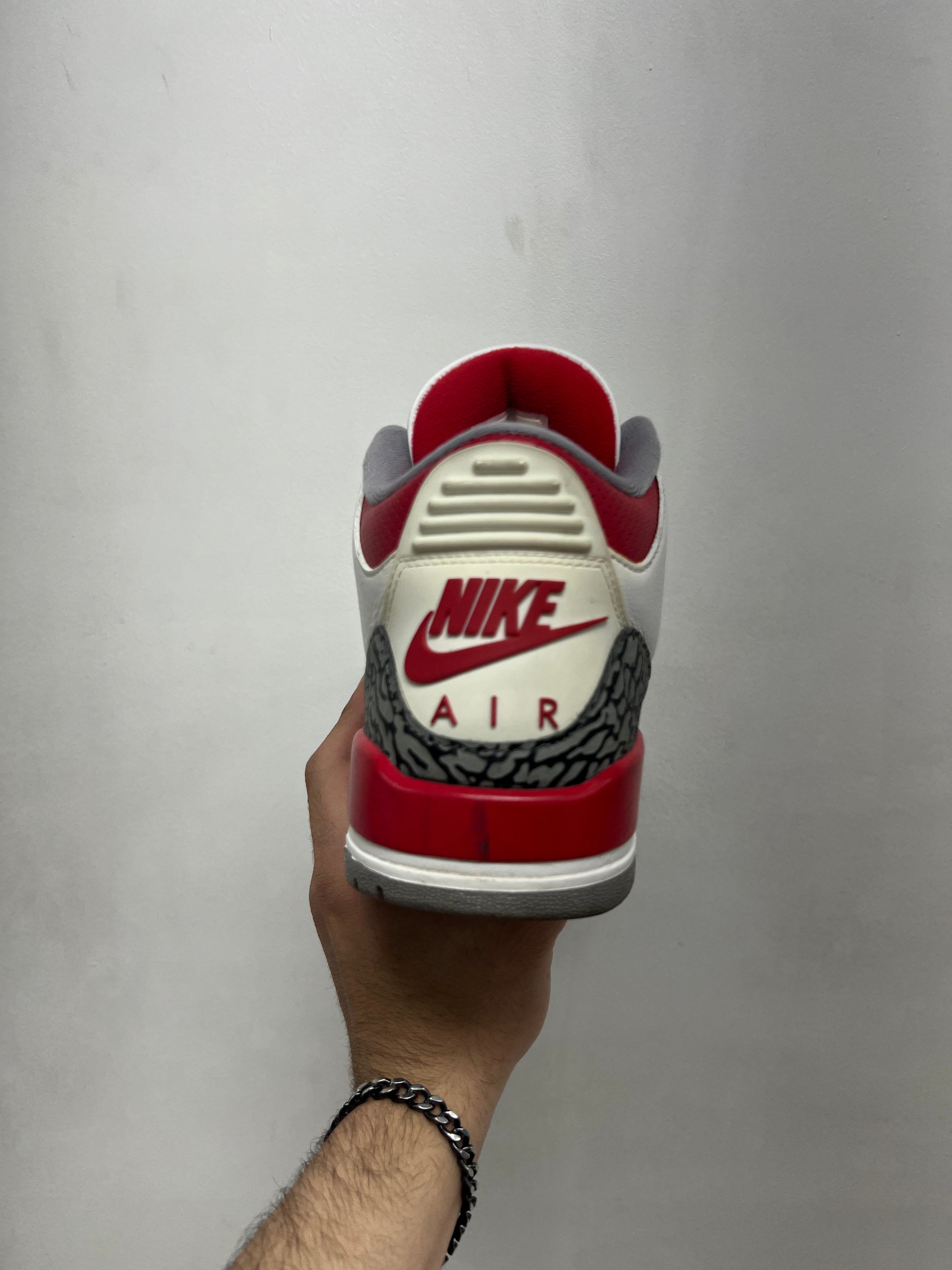 Jordan 3 Fire Red Sneakers