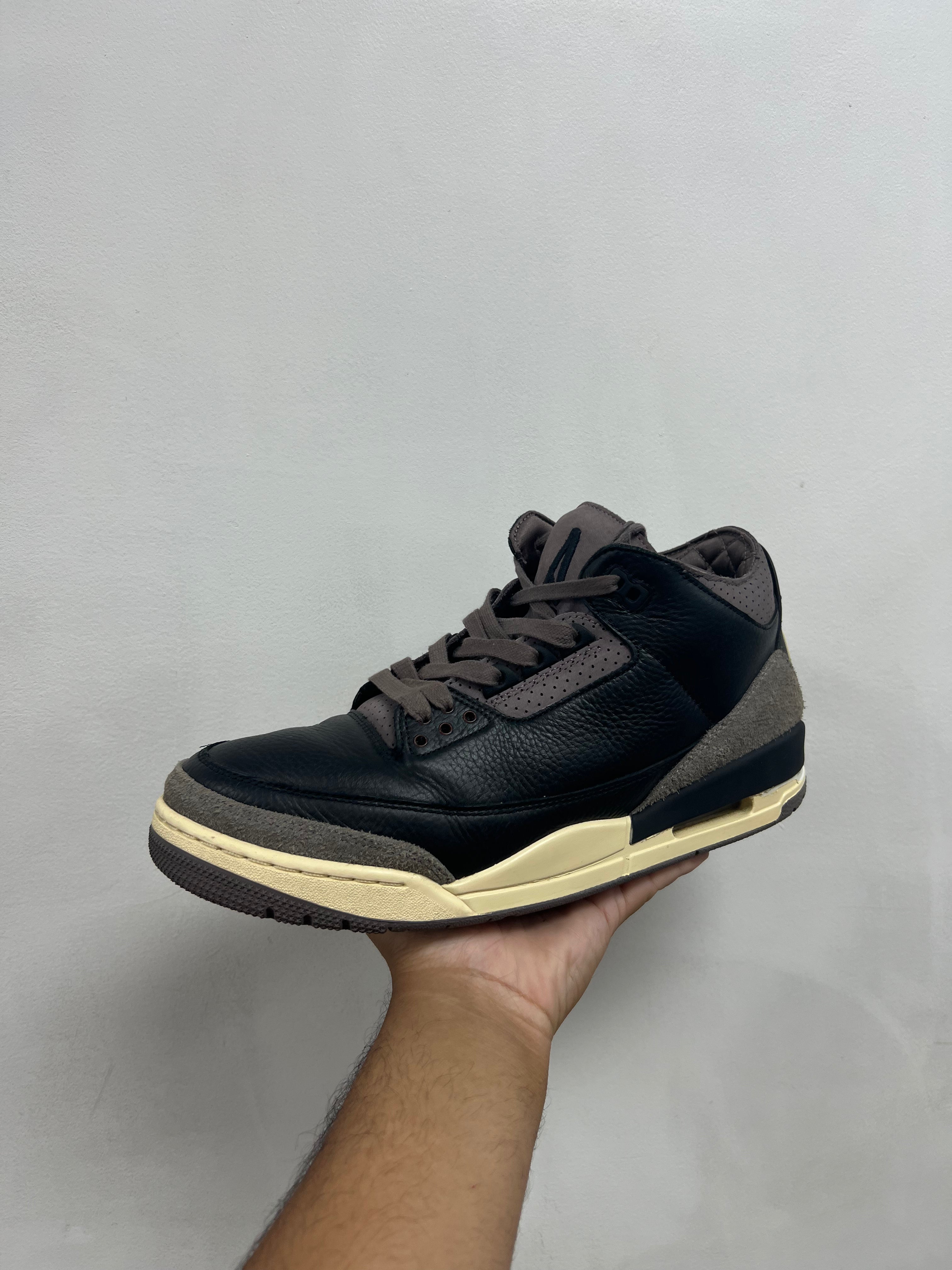 Jordan 3 AMM WYWS (Paint Chipping) Sneakers