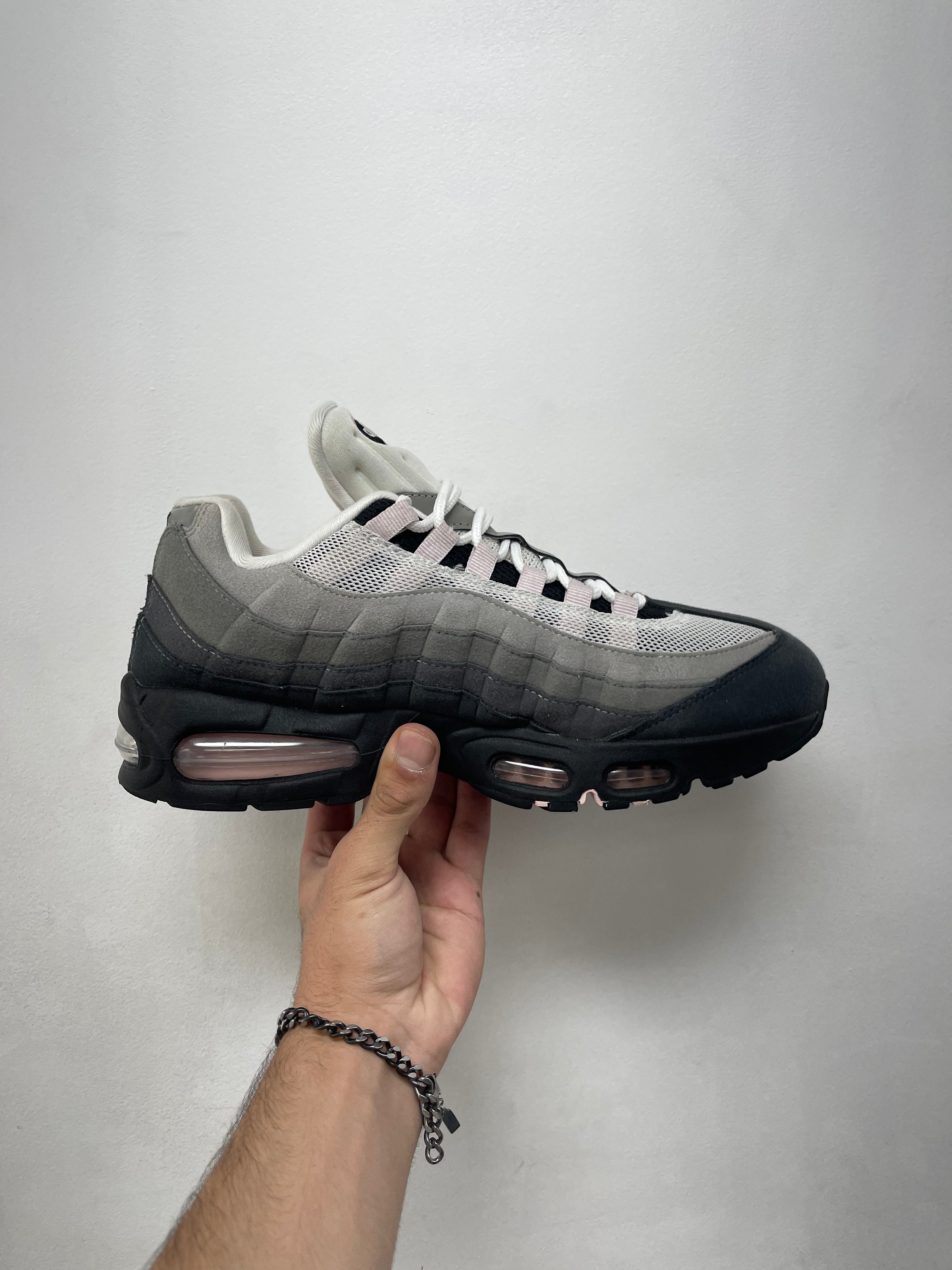 Nike AM95 Soft Pink Sneakers