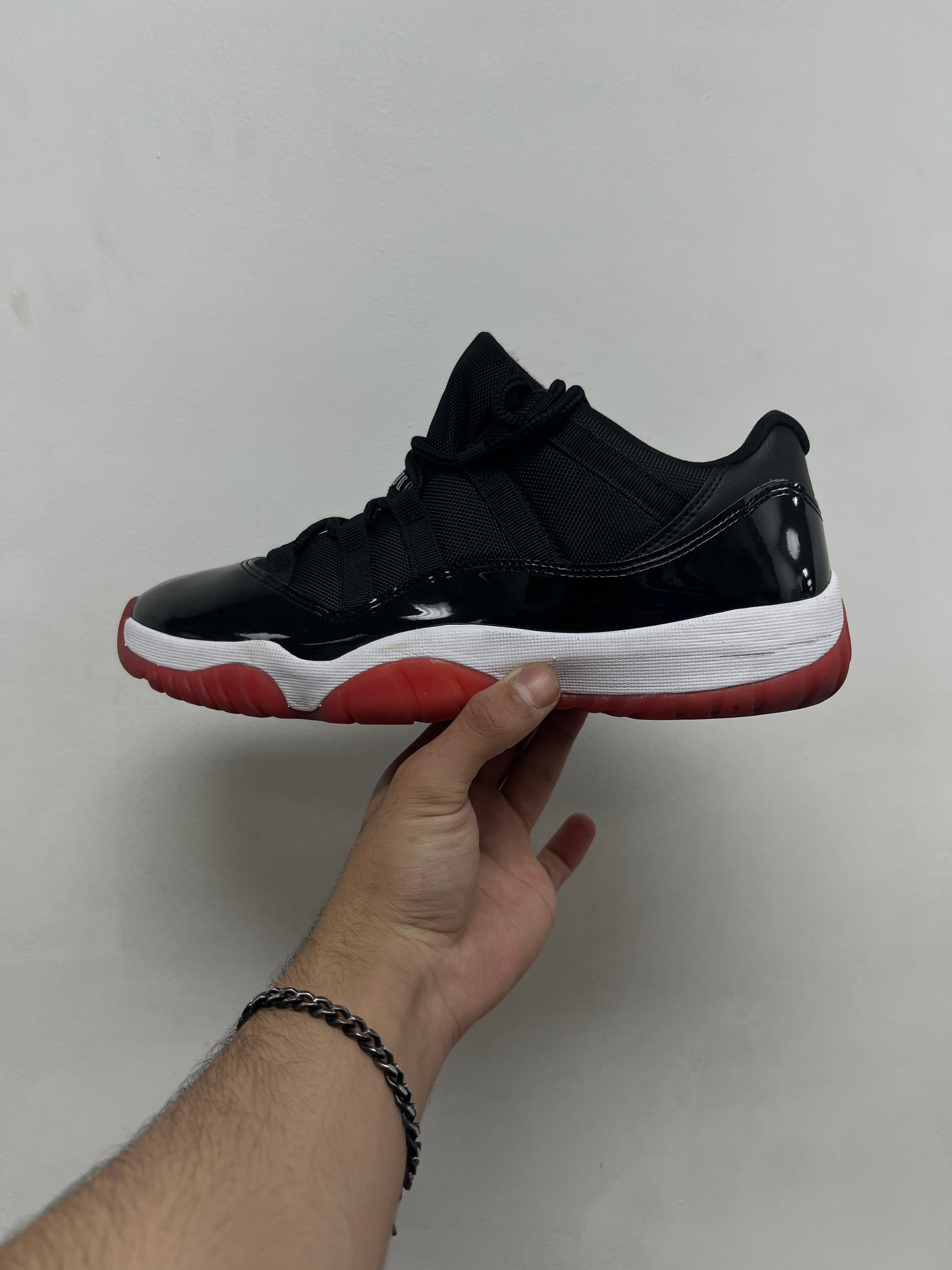 Jordan 11 Low Bred Sneakers