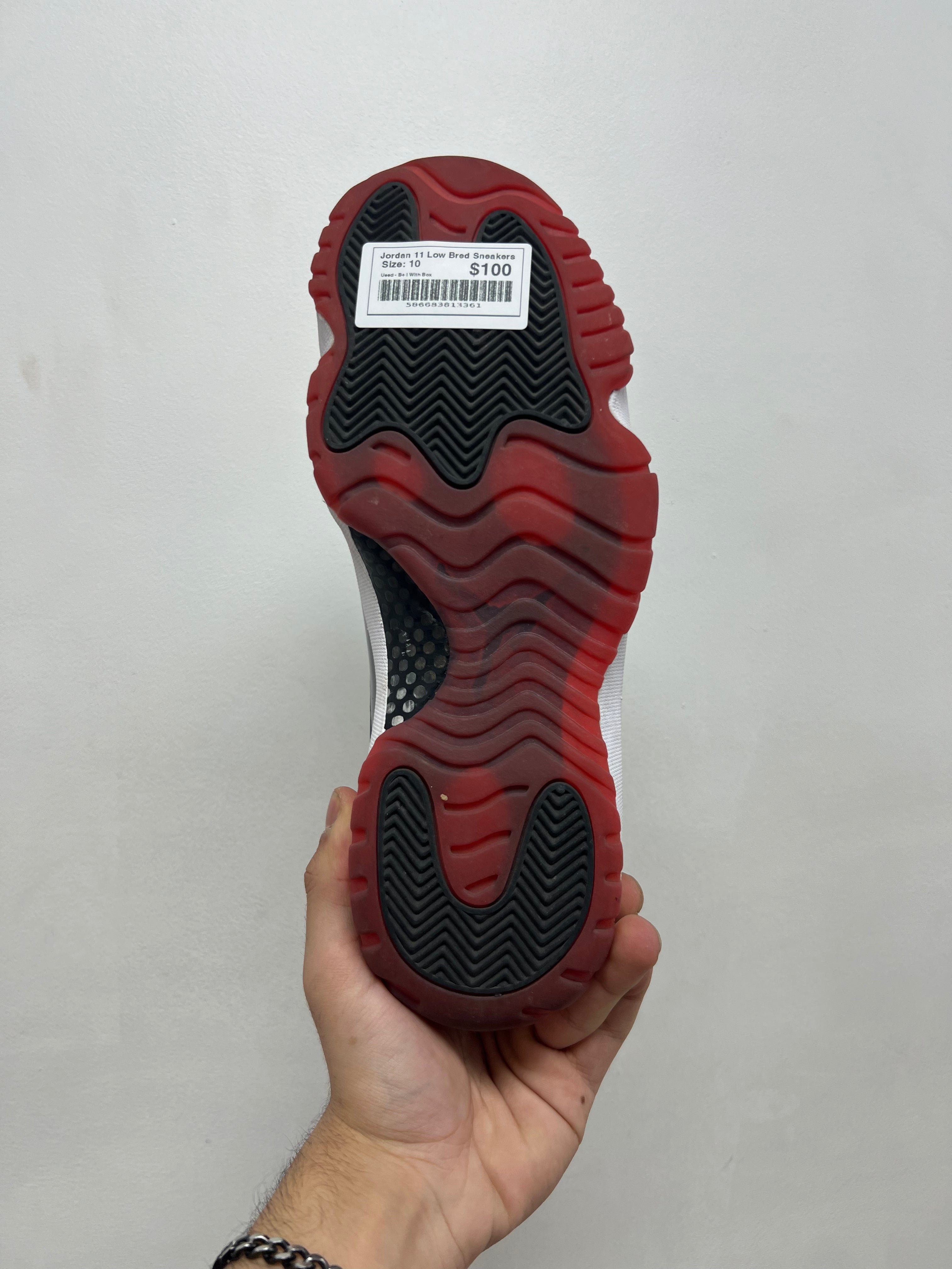 Jordan 11 Low Bred Sneakers
