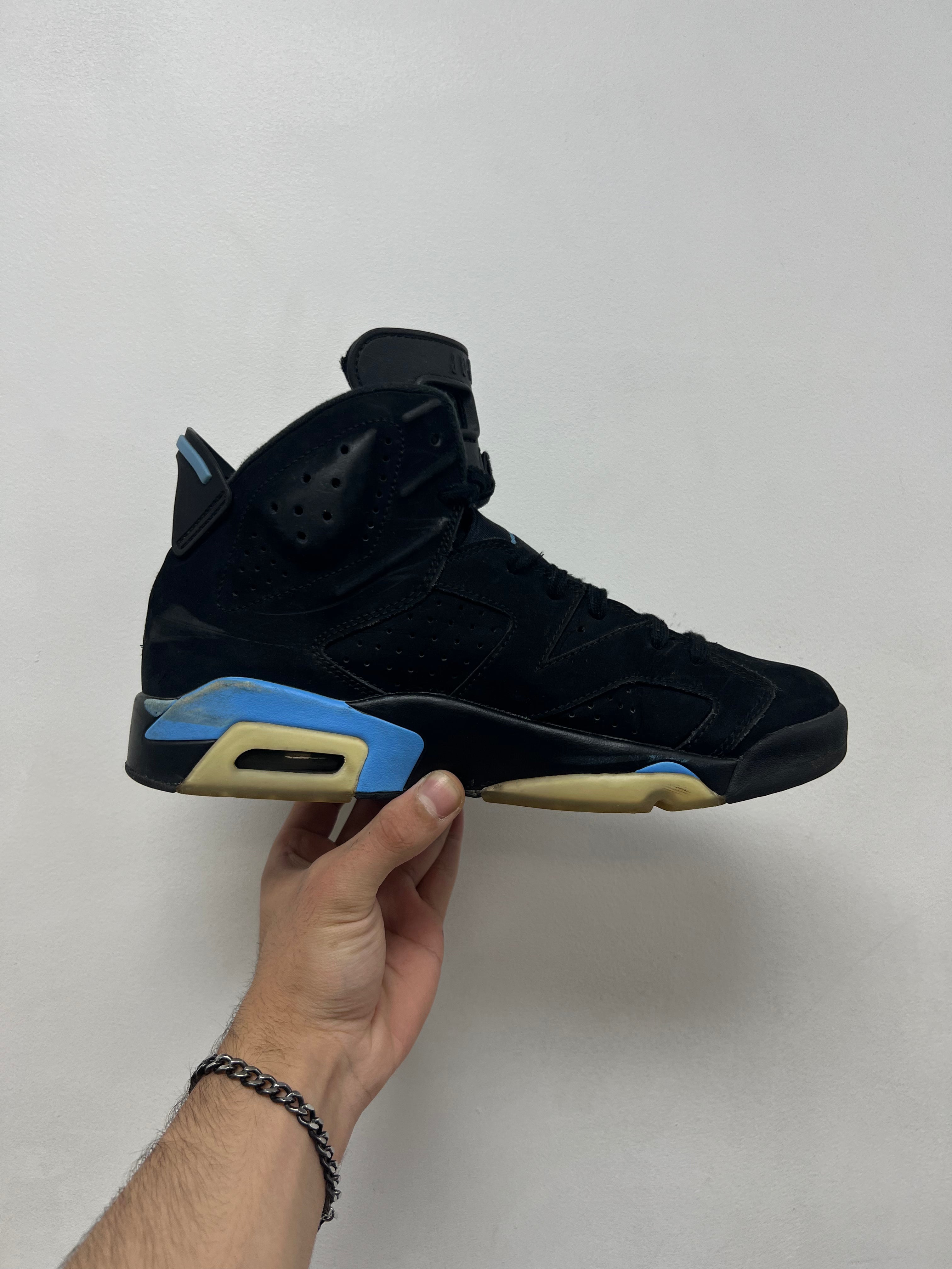 Jordan 6 UNC Sneakers
