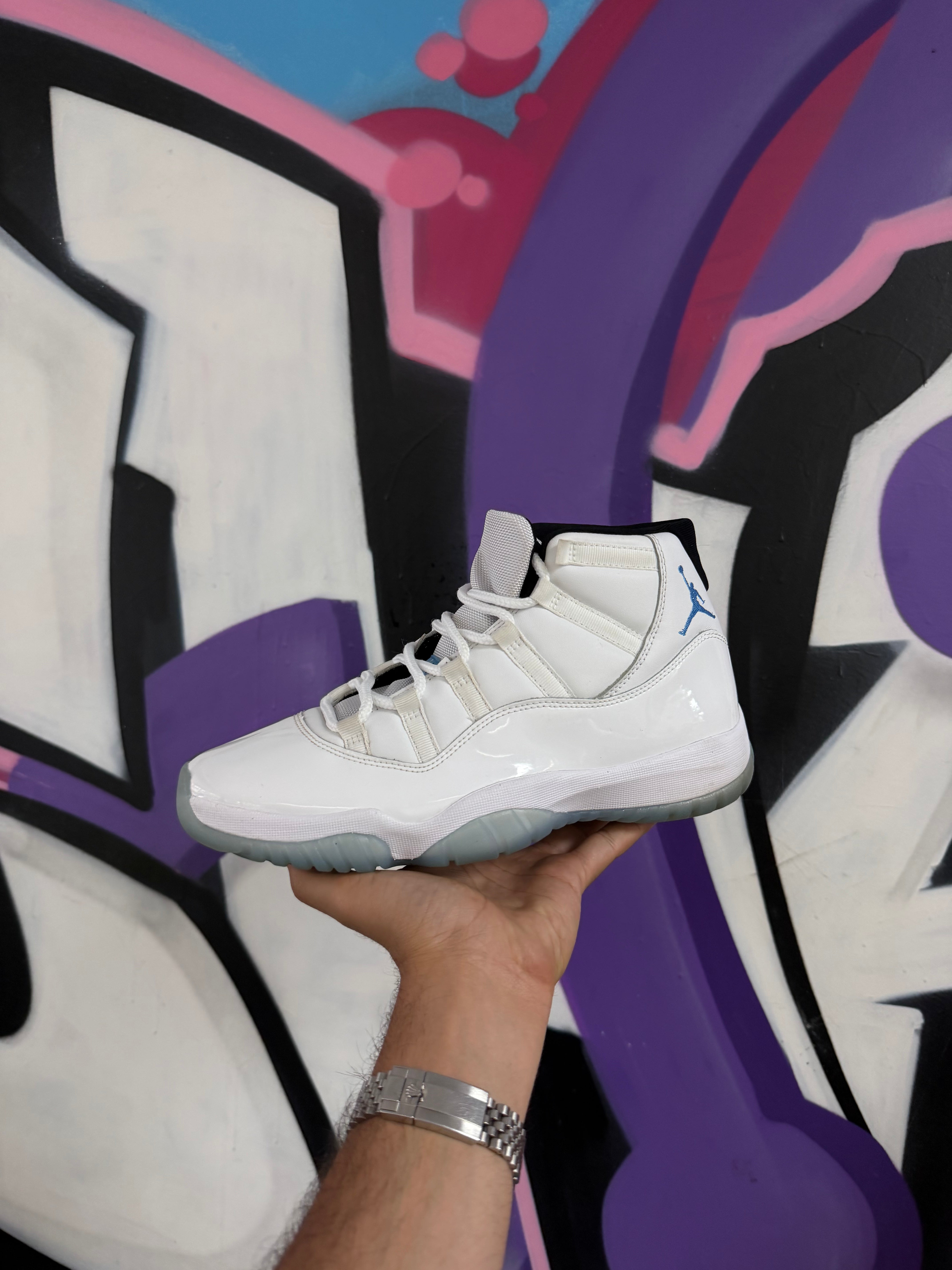 Jordan 11 Legend Blue Sneakers