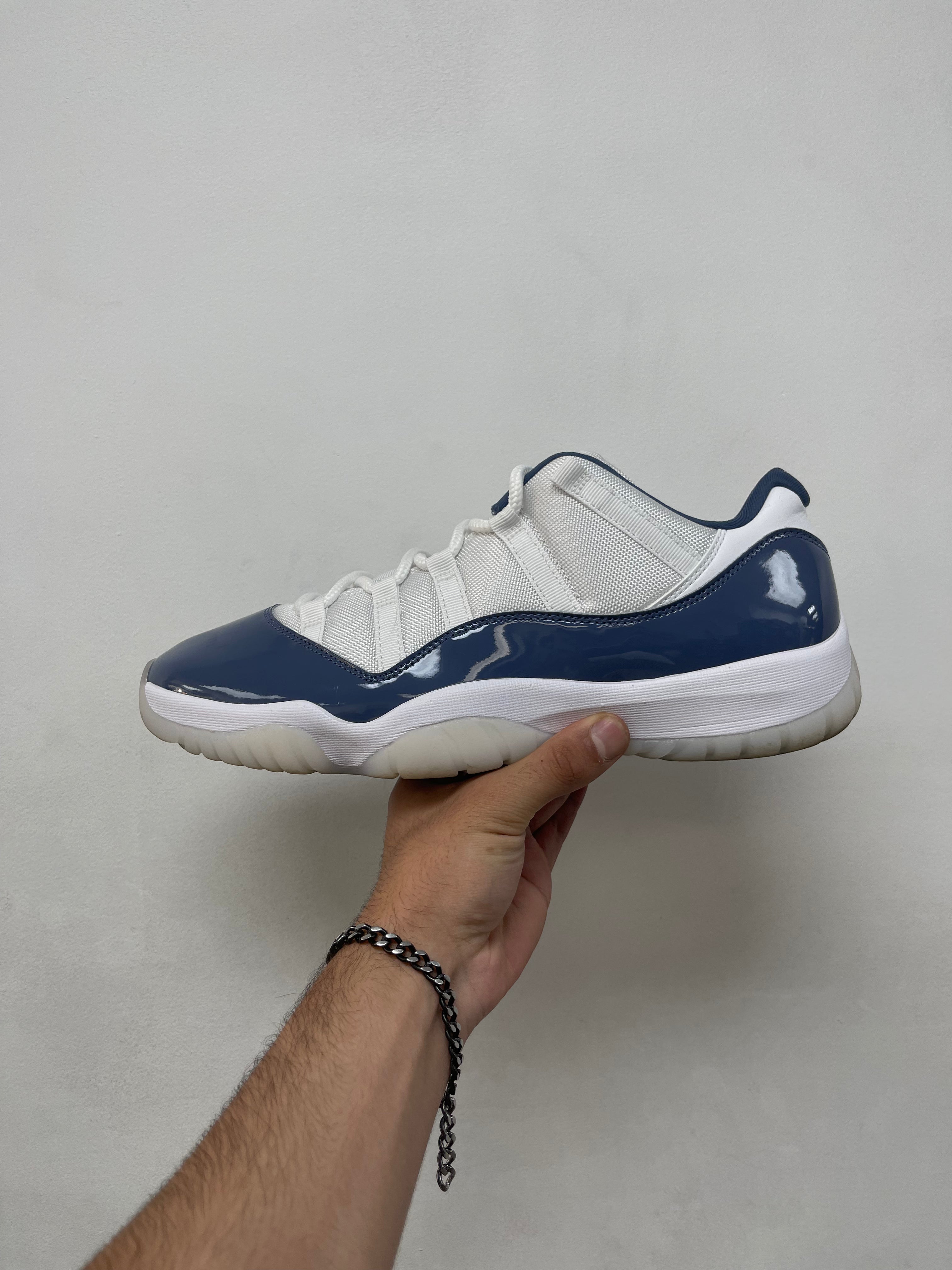 Jordan 11 Low Diffused Blue Sneakers