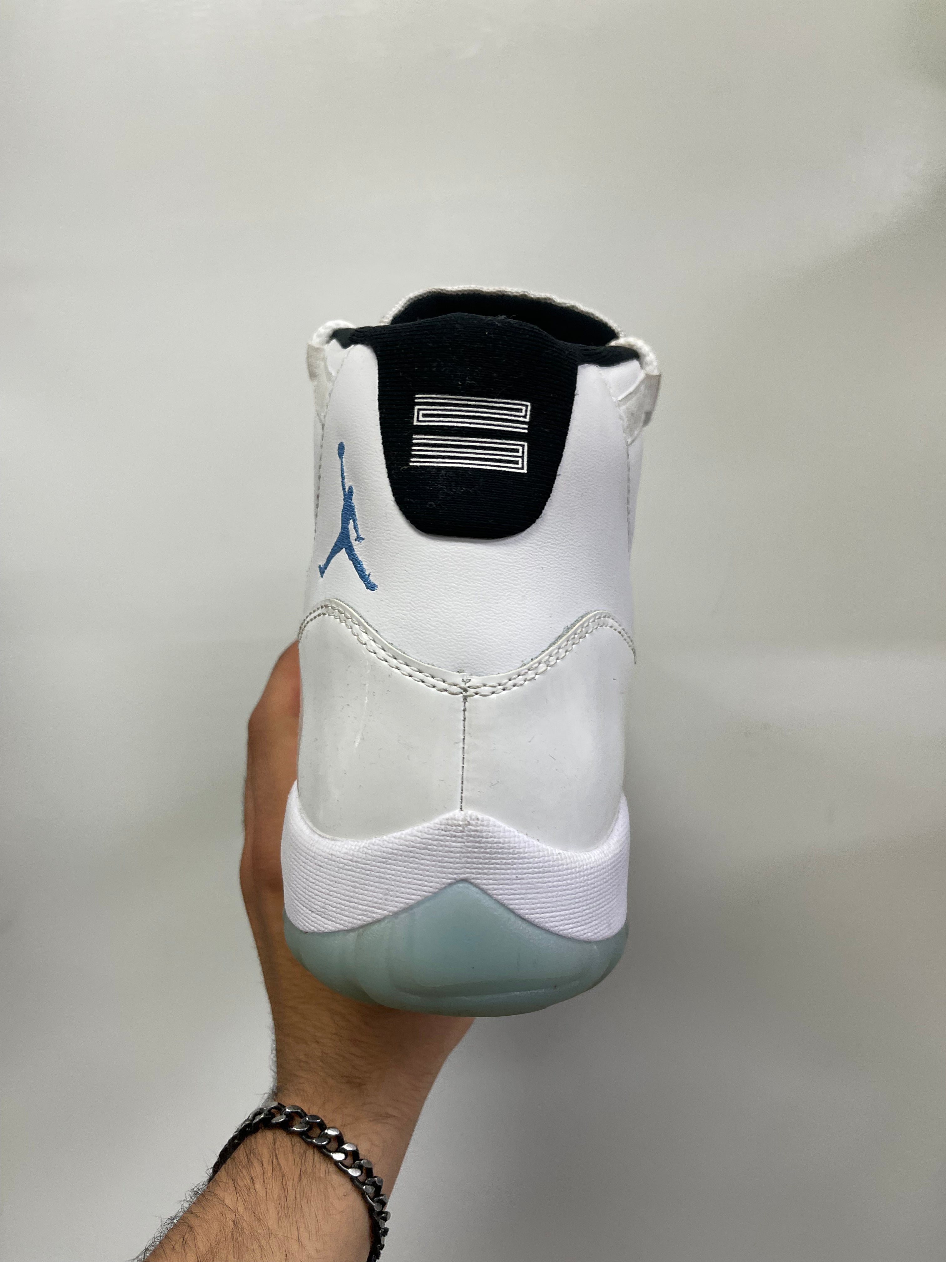 Jordan 11 Legend Blue Sneakers