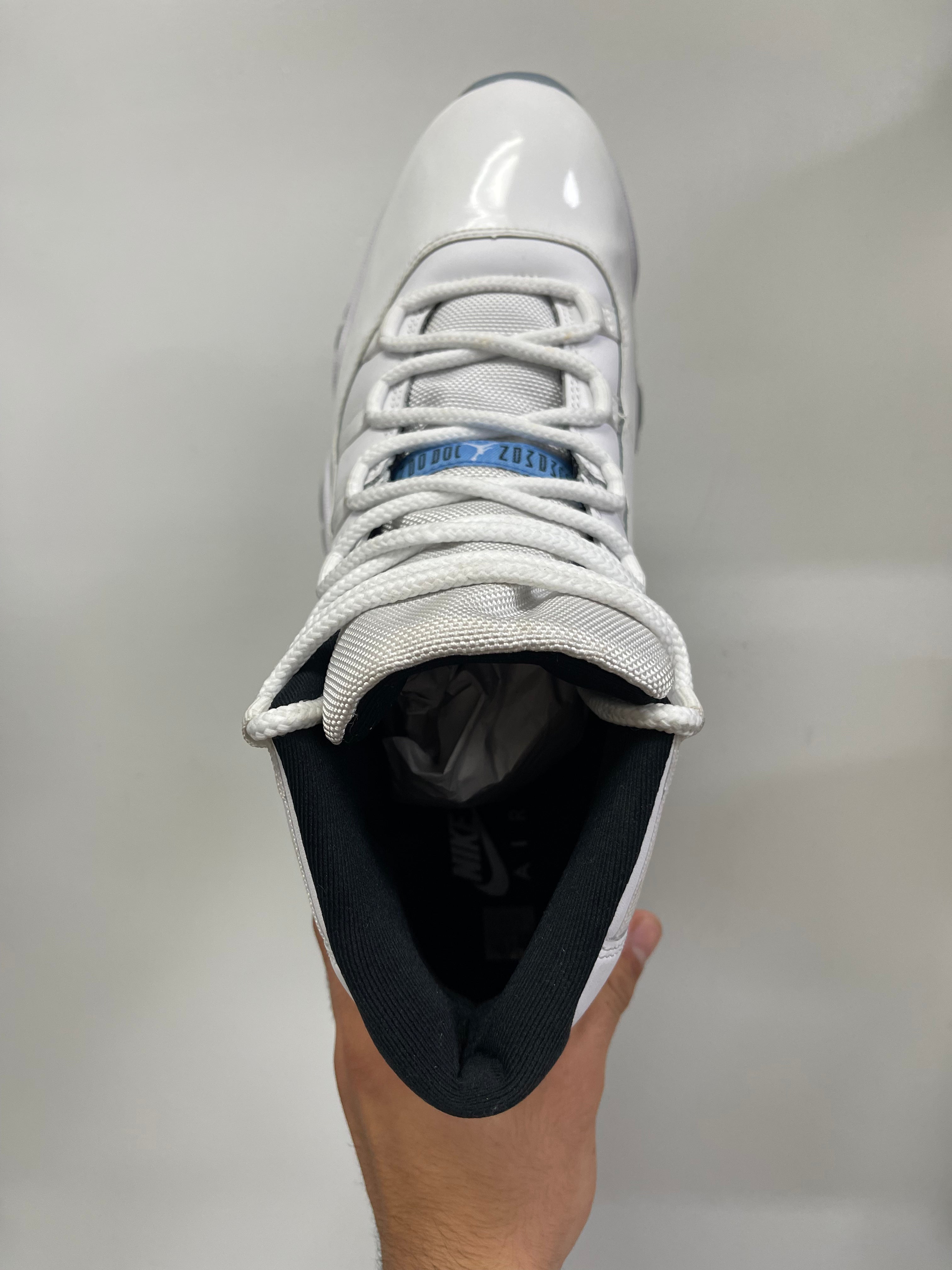 Jordan 11 Legend Blue Sneakers