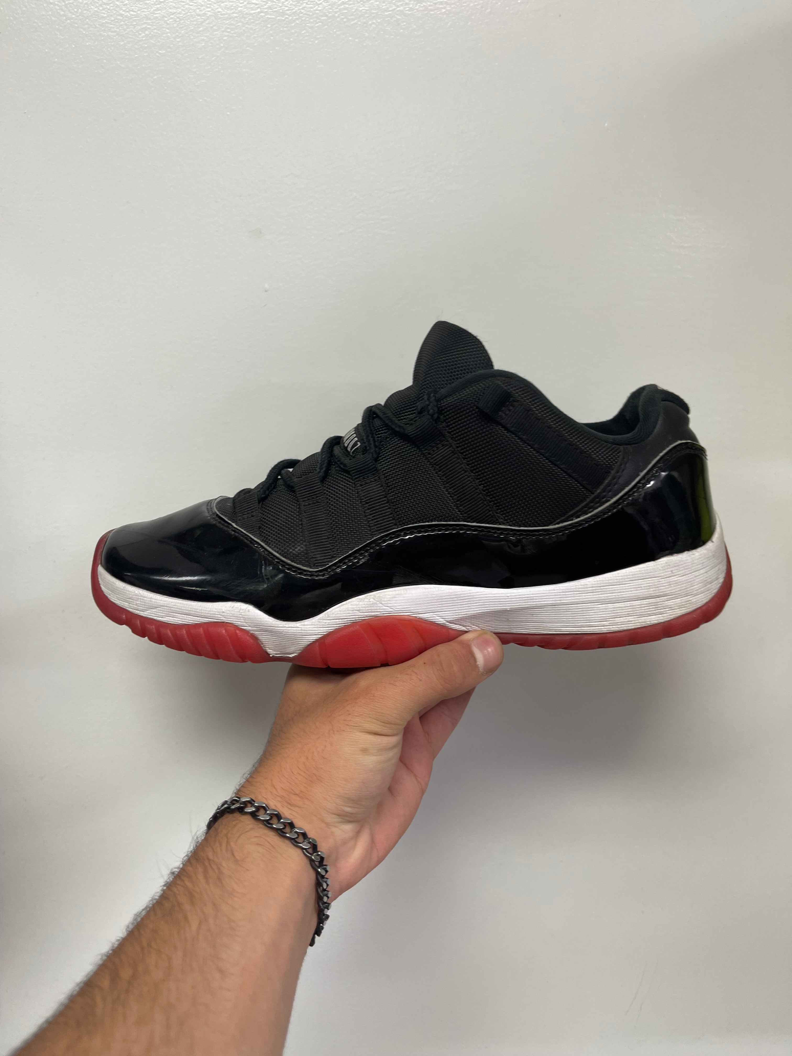 Jordan 11 Low Bred Sneakers